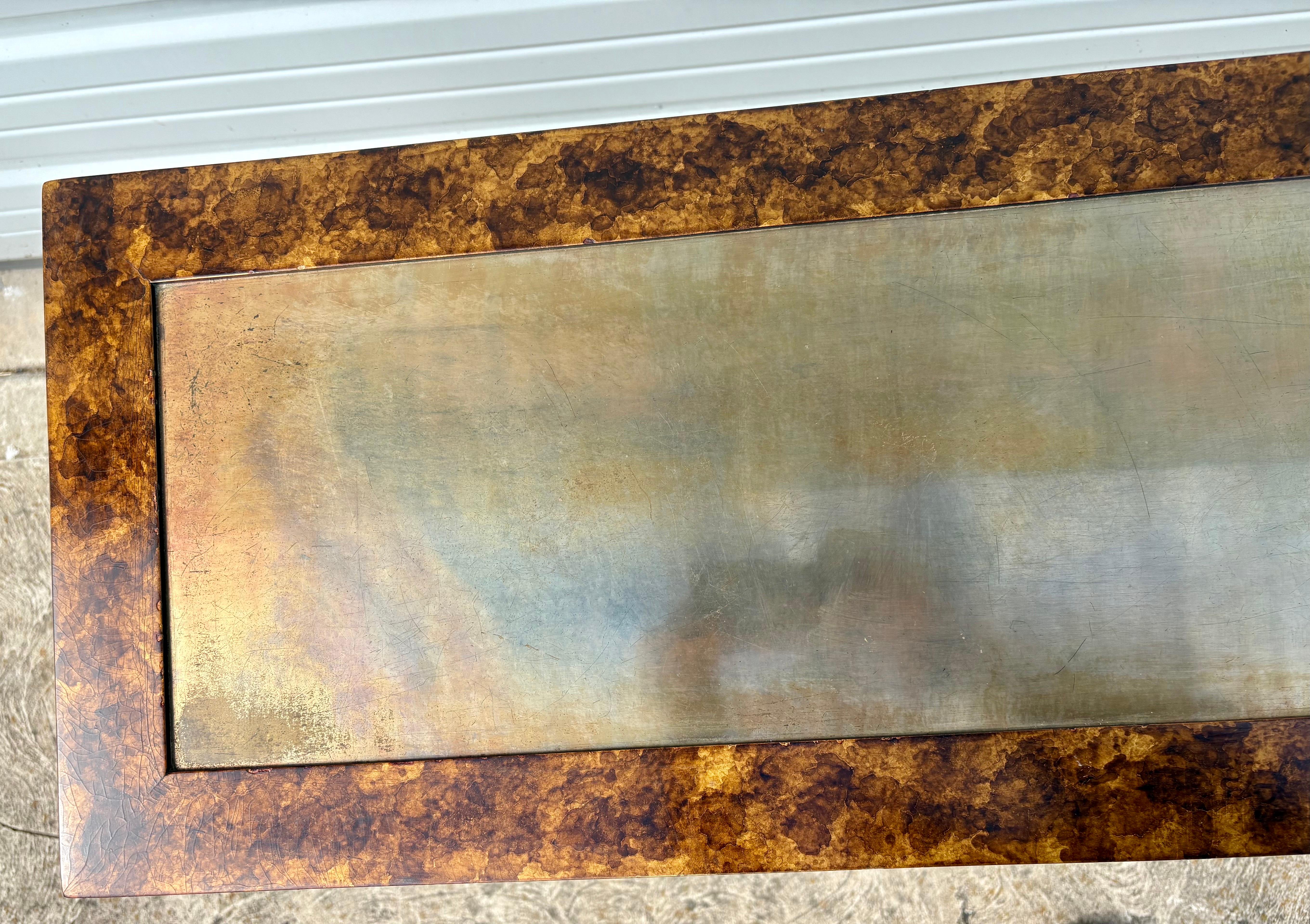 Console du milieu du siècle de John Widdicomb en fausse écaille et laiton en vente 3