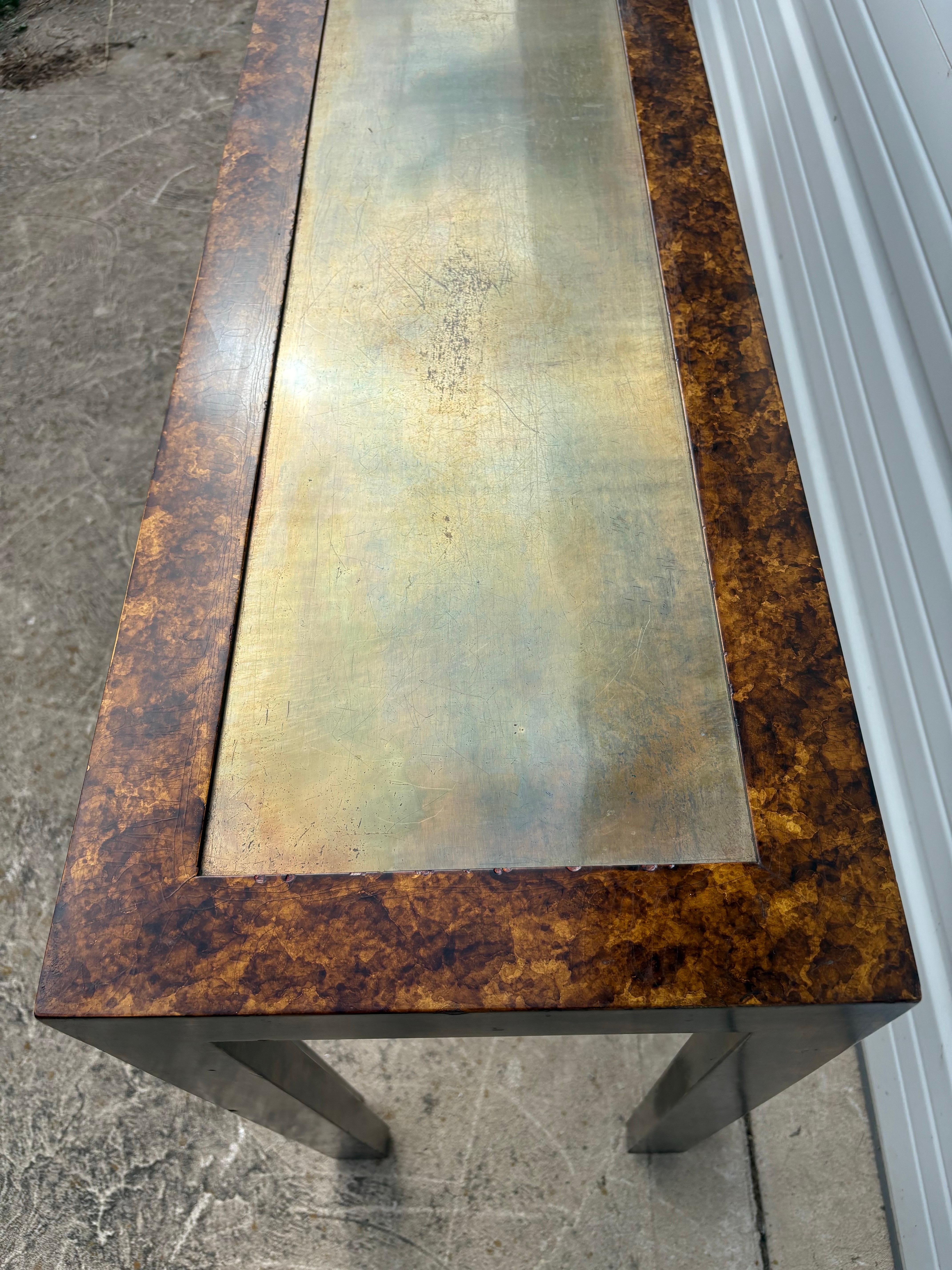 Console du milieu du siècle de John Widdicomb en fausse écaille et laiton en vente 4