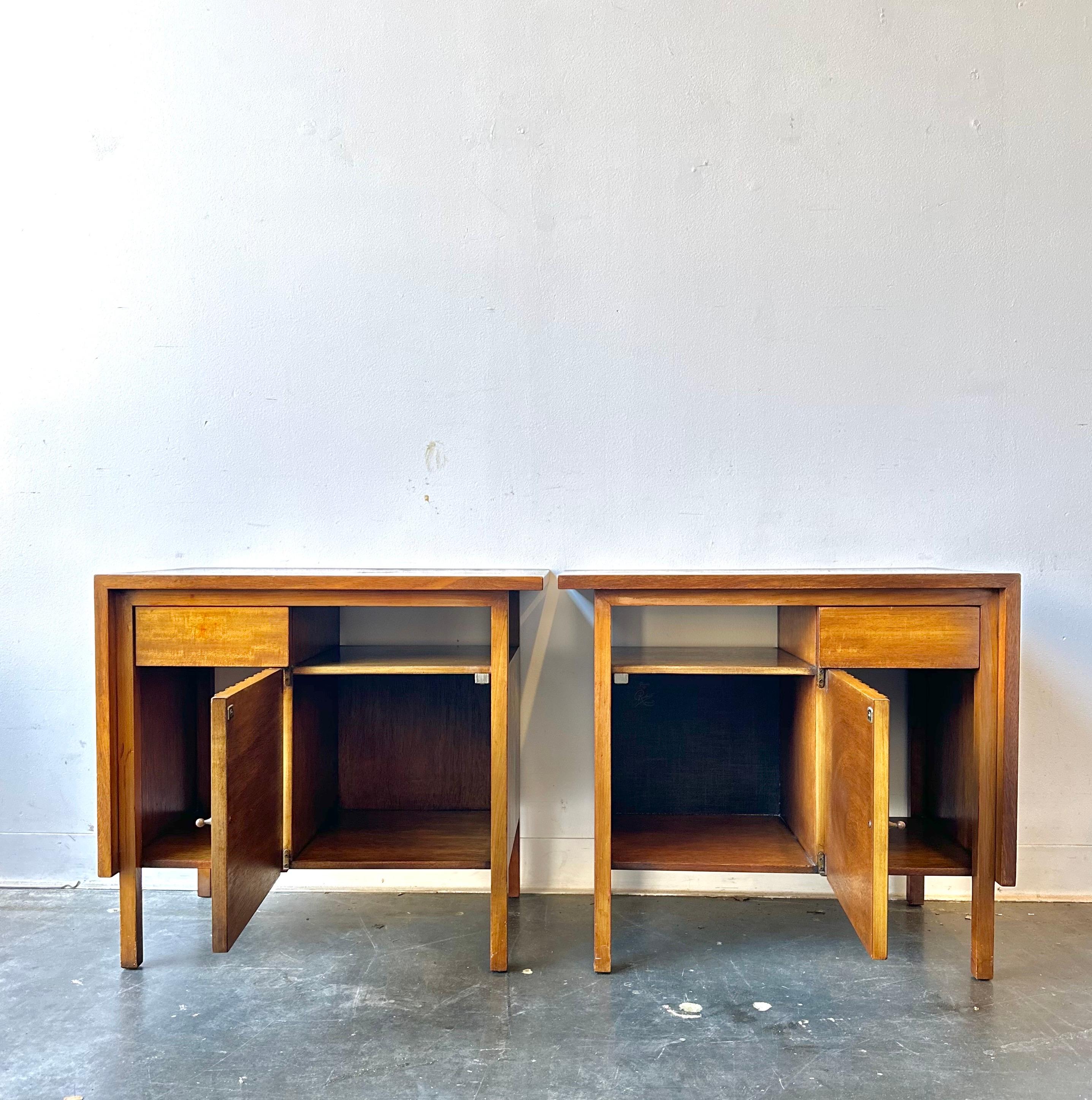 Handsome pair of mahogany nightstands designed for the illustrious John Widdicomb circa 1950.

These are in fantastic condition with minor signs of wear.    


Dimensions:
W.  26 in;  H.  23.5 in;  D.  16 in;