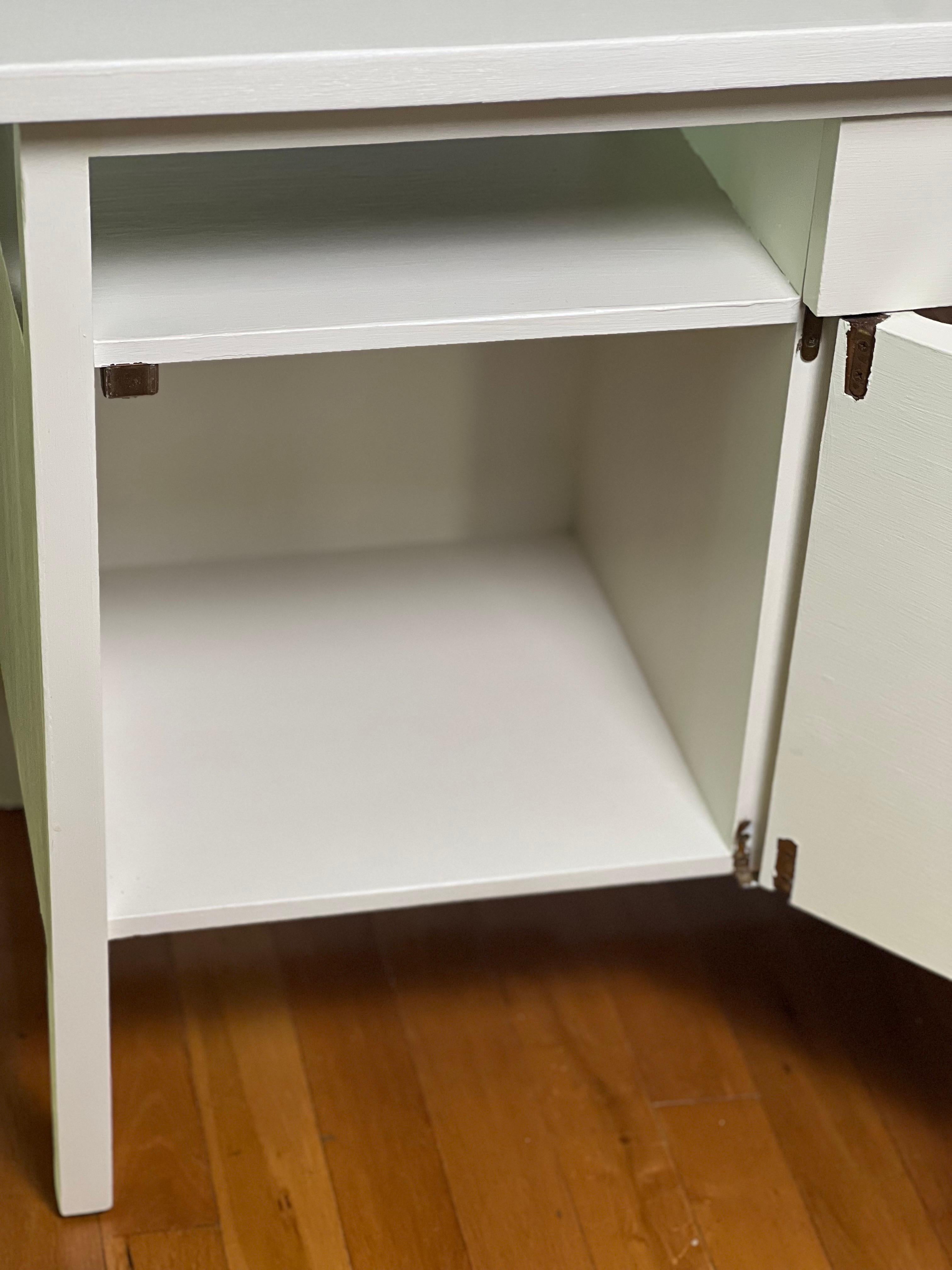 Mid Century John Widdicomb White Painted Nightstand or Side Table For Sale 4