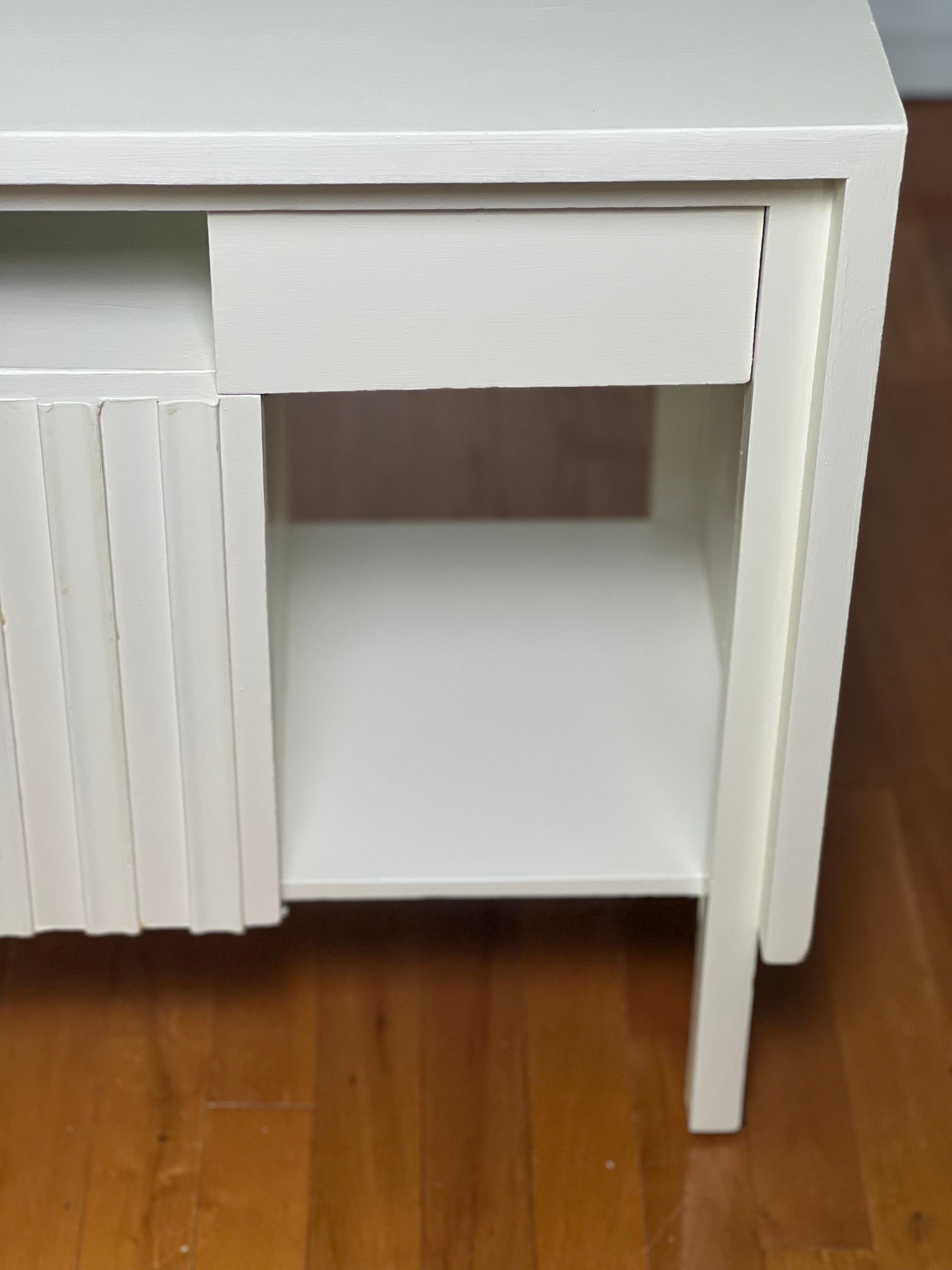 Mid Century John Widdicomb White Painted Nightstand or Side Table For Sale 5