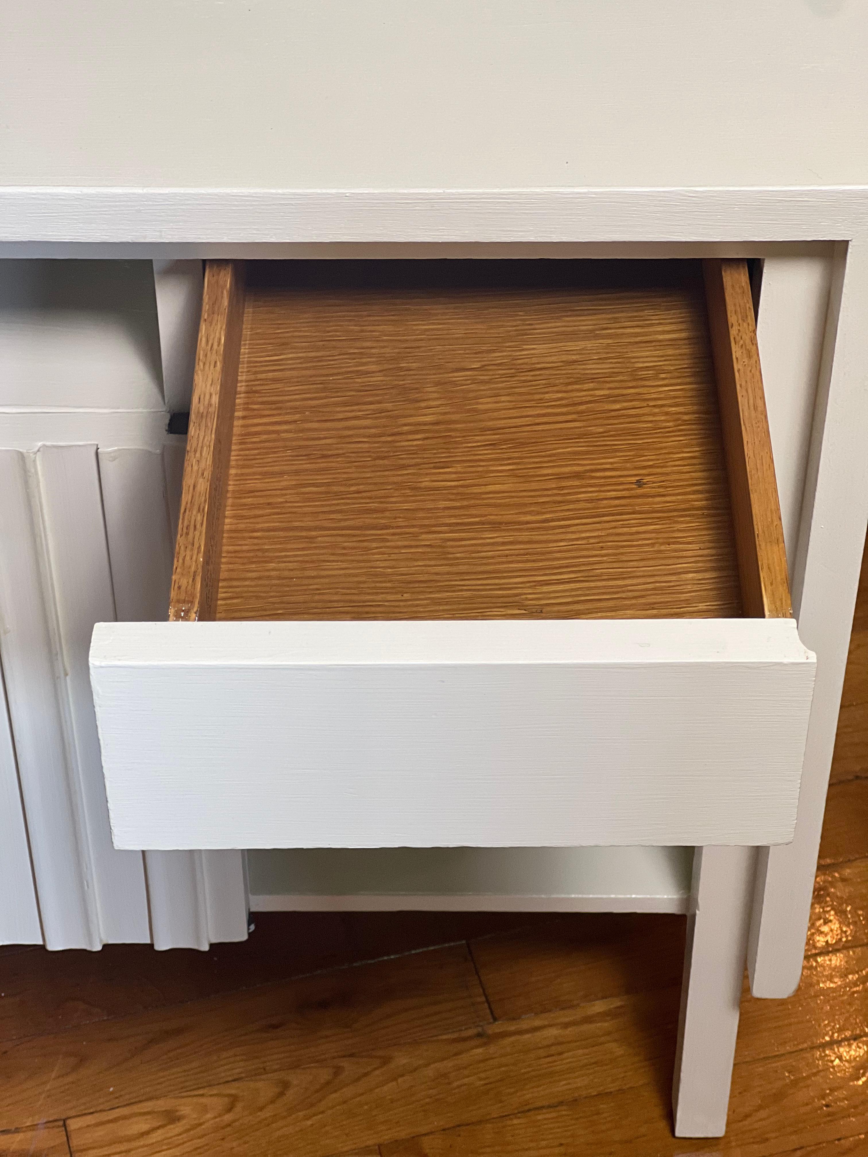 Mid Century John Widdicomb White Painted Nightstand or Side Table For Sale 7