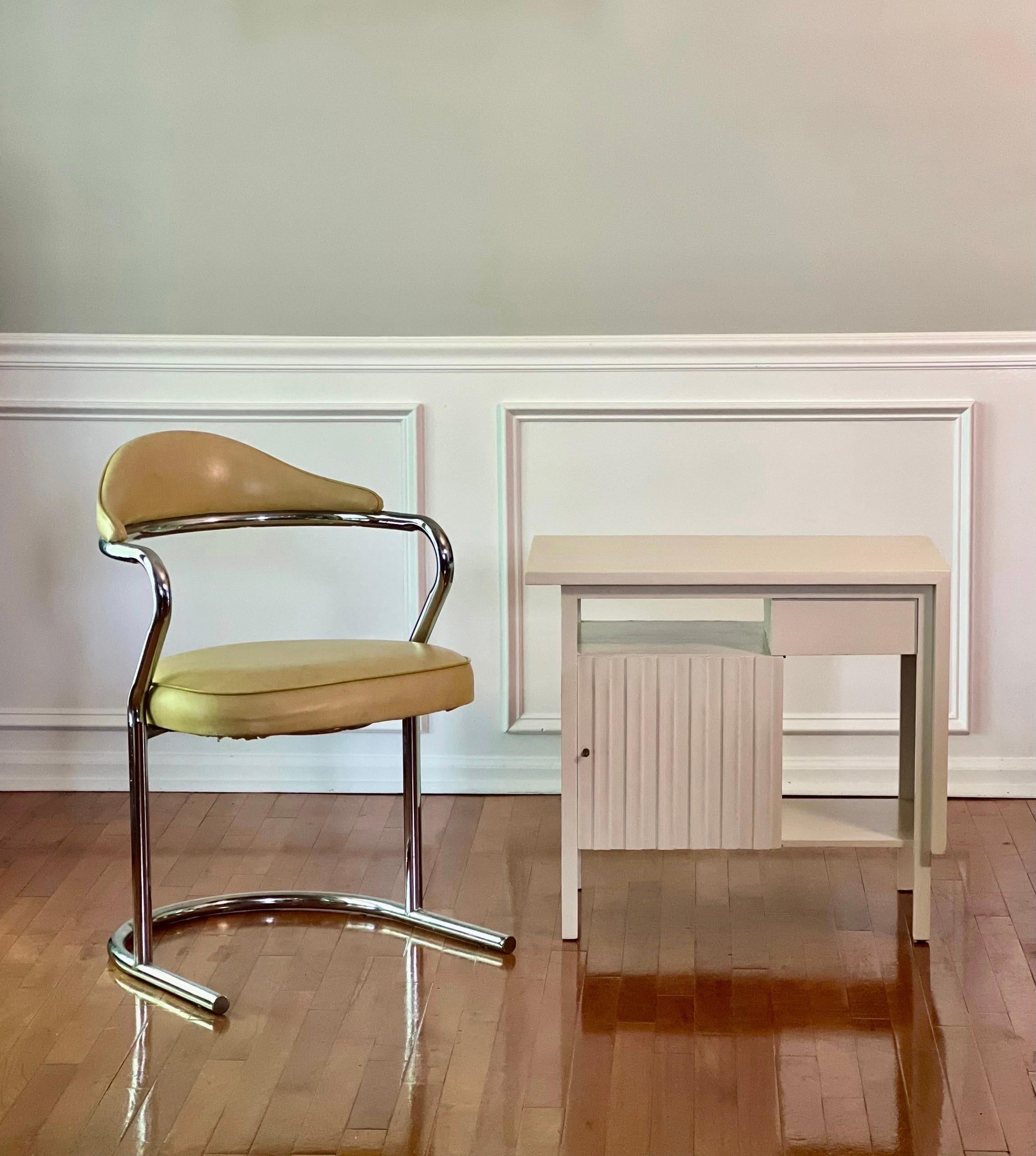 Mid Century John Widdicomb White Painted Nightstand or Side Table For Sale 8