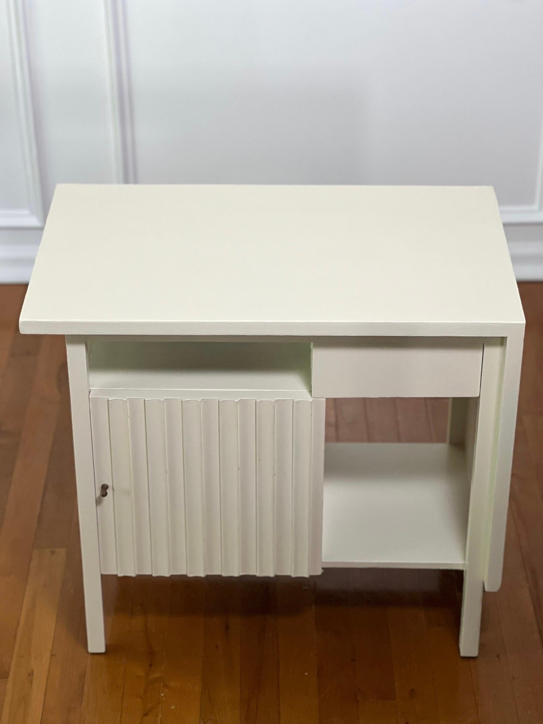 Mid Century John Widdicomb White Painted Nightstand or Side Table For Sale 1