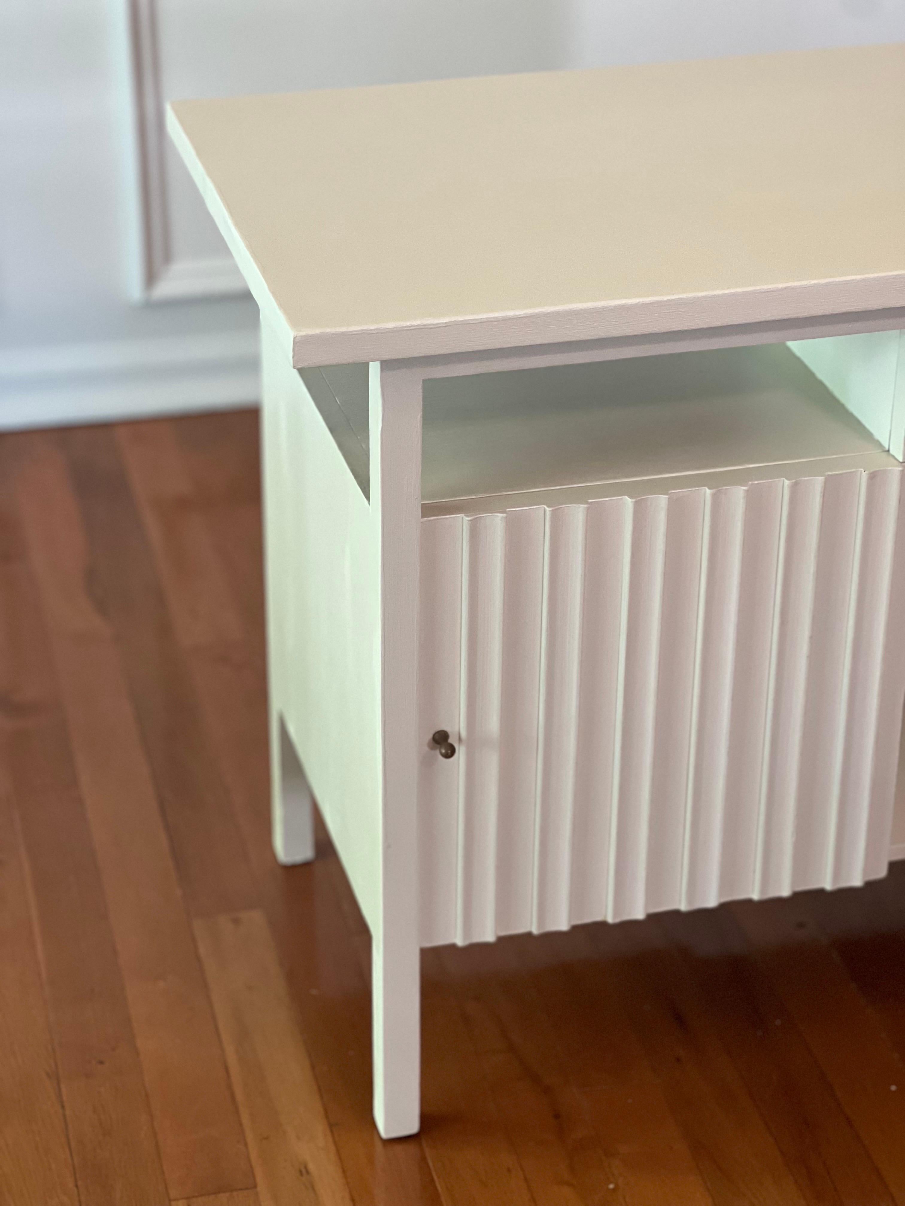 Mid Century John Widdicomb White Painted Nightstand or Side Table For Sale 2