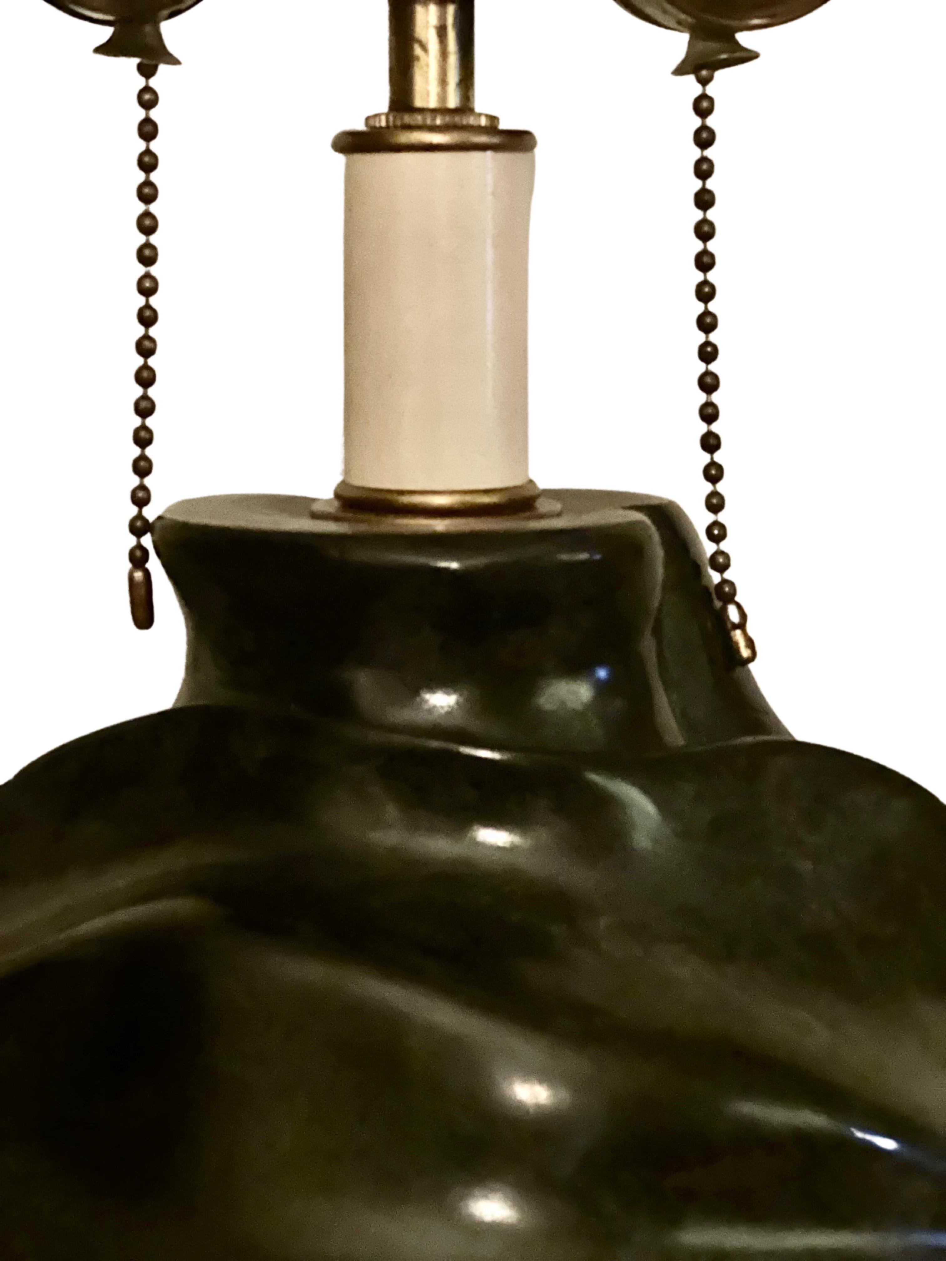 Lampe de table sculptée à forme libre en résine de fausse pierre Jugenstil du milieu du siècle dernier en vente 5
