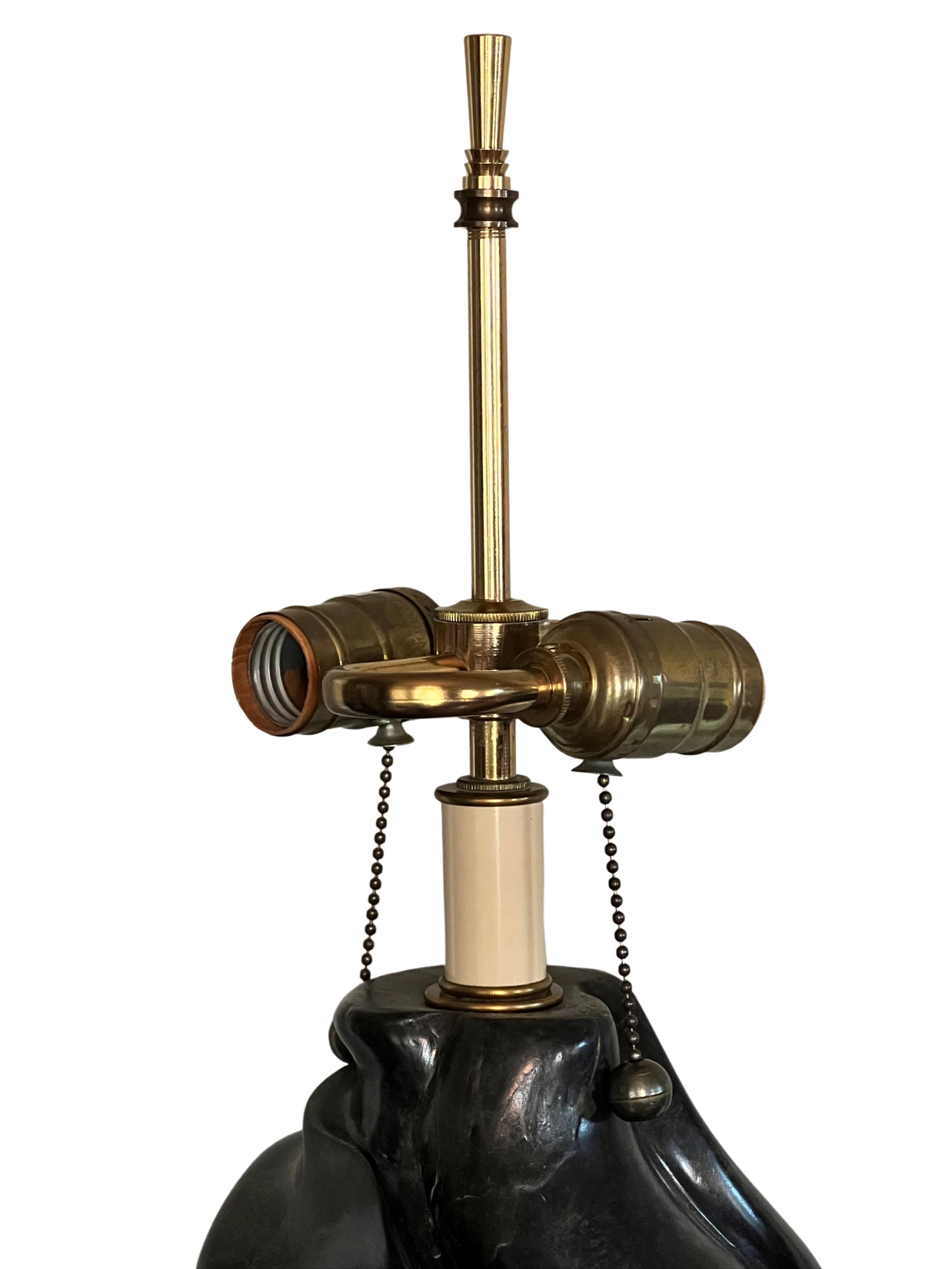Lampe de table sculptée à forme libre en résine de fausse pierre Jugenstil du milieu du siècle dernier en vente 6