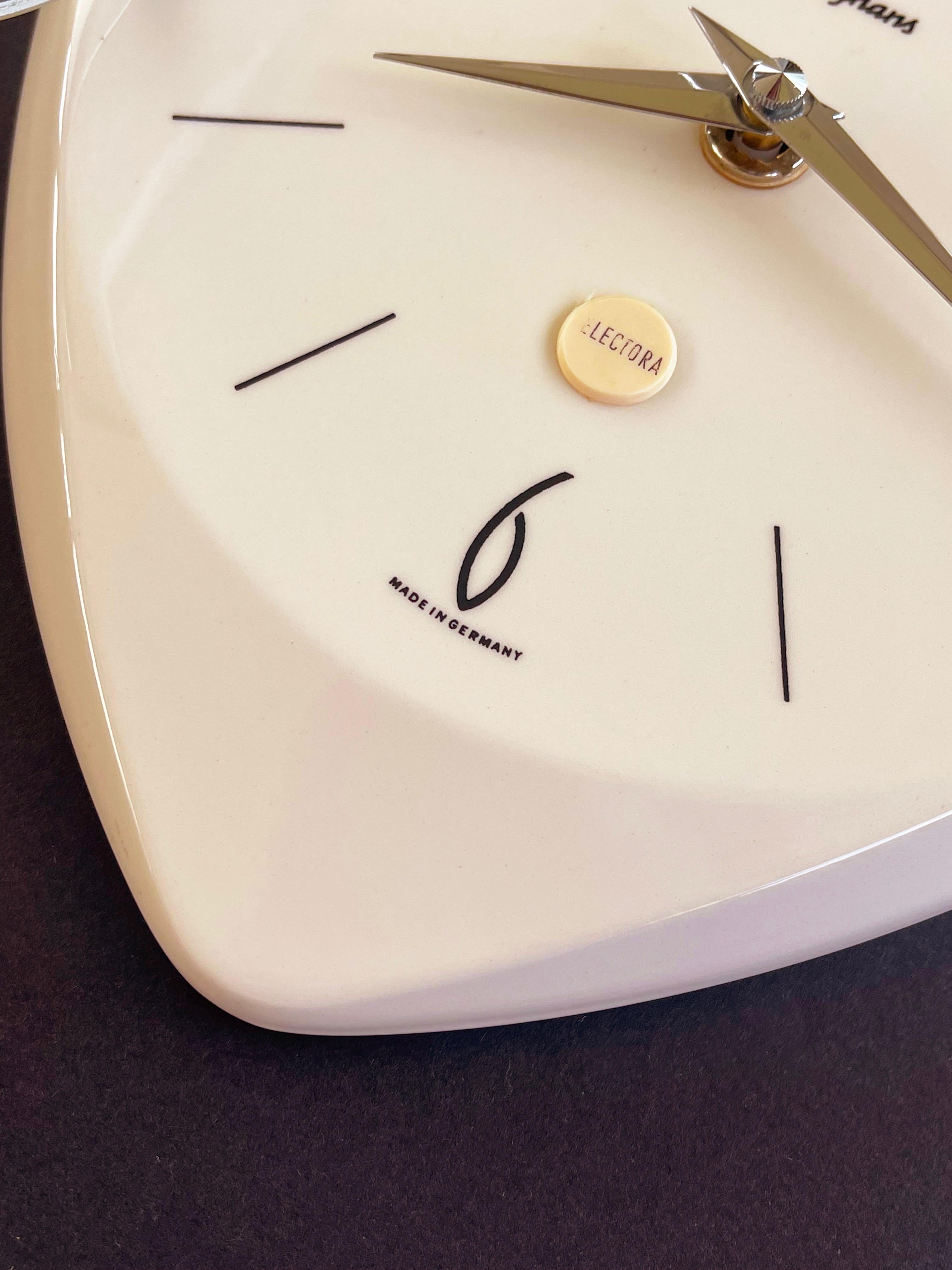 Mid-Century Junghans Ceramic Triangle Clock with Bauhaus Vibe, 1950s, Germany For Sale 2