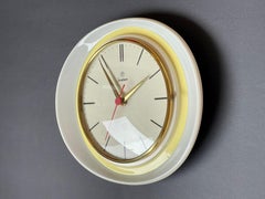 Mitte des Jahrhunderts Junghans Uhr Pastell, Bauhaus Vibe Keramik Oval, 1950er Jahre, Deutschland