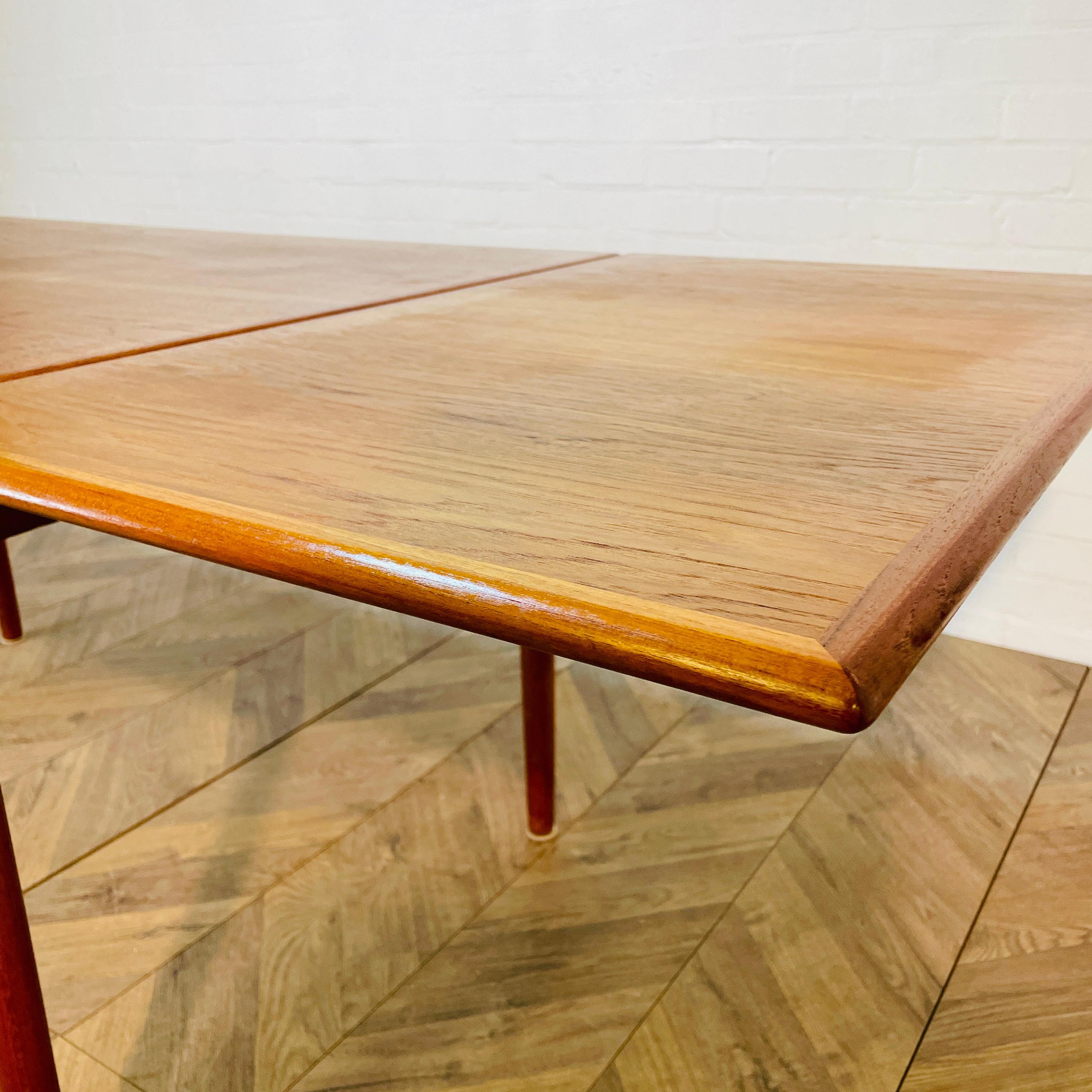 Table de salle à manger à rallonge extensible K A Jorgensen pour A/S Mobelfabrik du milieu du siècle dernier en vente 6