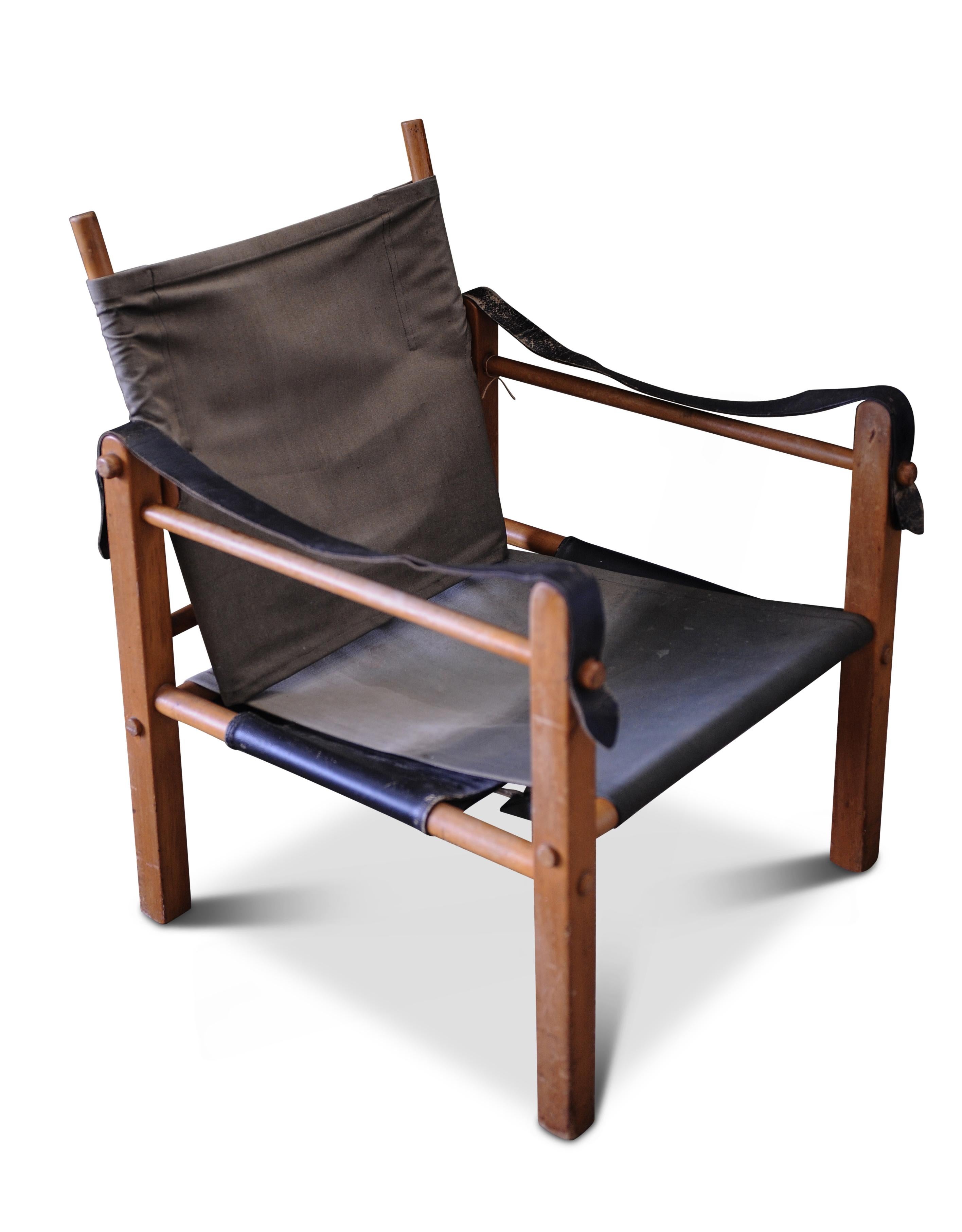 Sedia Safari con struttura in faggio e imbracatura in pelle nera di Kaare Klint, design di metà secolo In condizioni buone in vendita a Reading, Berkshire