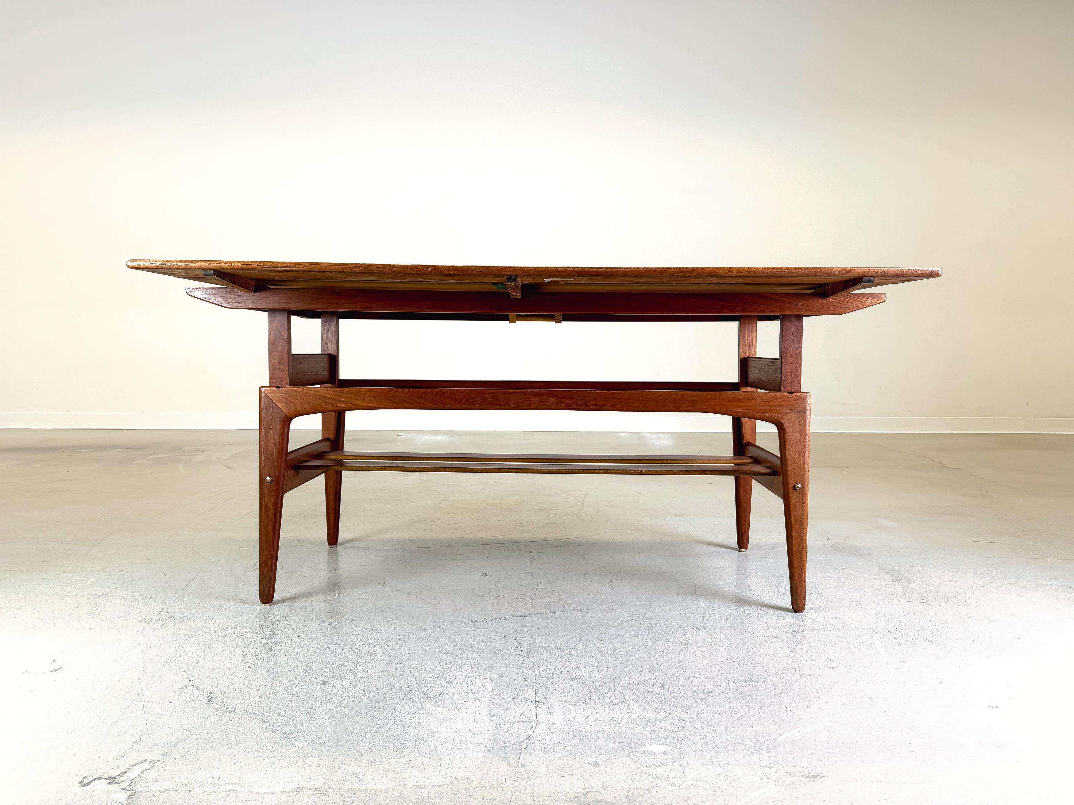 Table basse d'ascenseur Kai Kristiansen Trioh en teck du milieu du siècle dernier Bon état - En vente à Berlin, DE