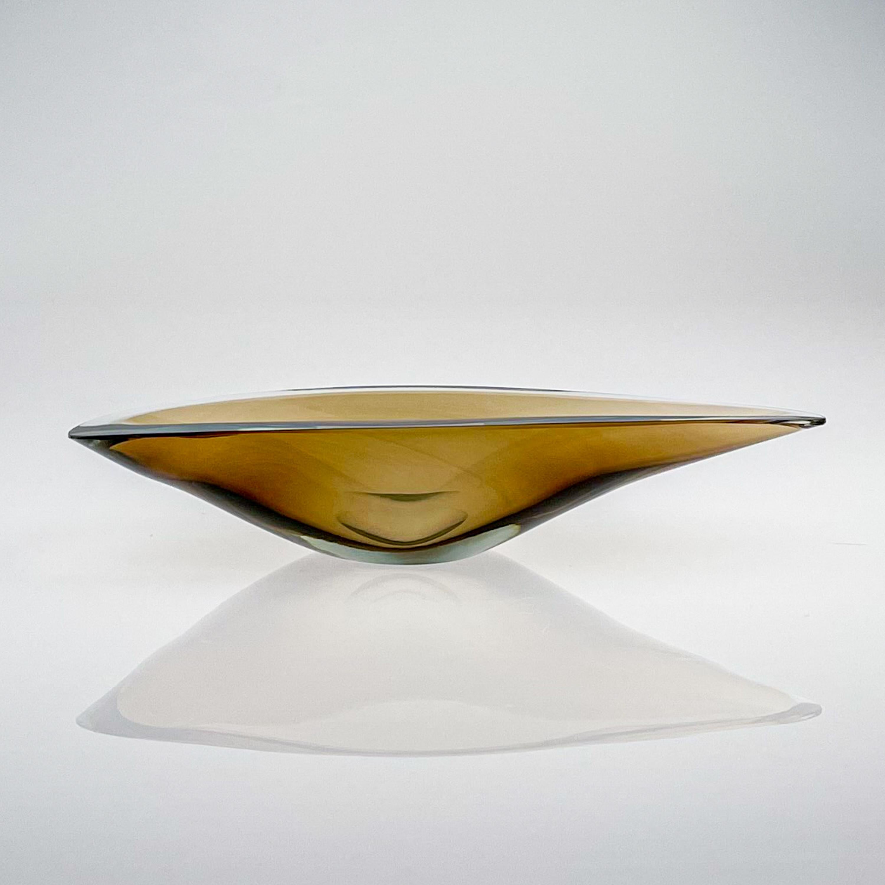 Mid Century Kaj Franck Glass Art Dish Willowleaf Brown Clear Handblown Finland

A free blown, flared, cut and polished light brown and clear cased glass art-object “Pajunlehti” or “Willowleaf”, model KF 210. Designed by Kaj Franck in 1954 and
