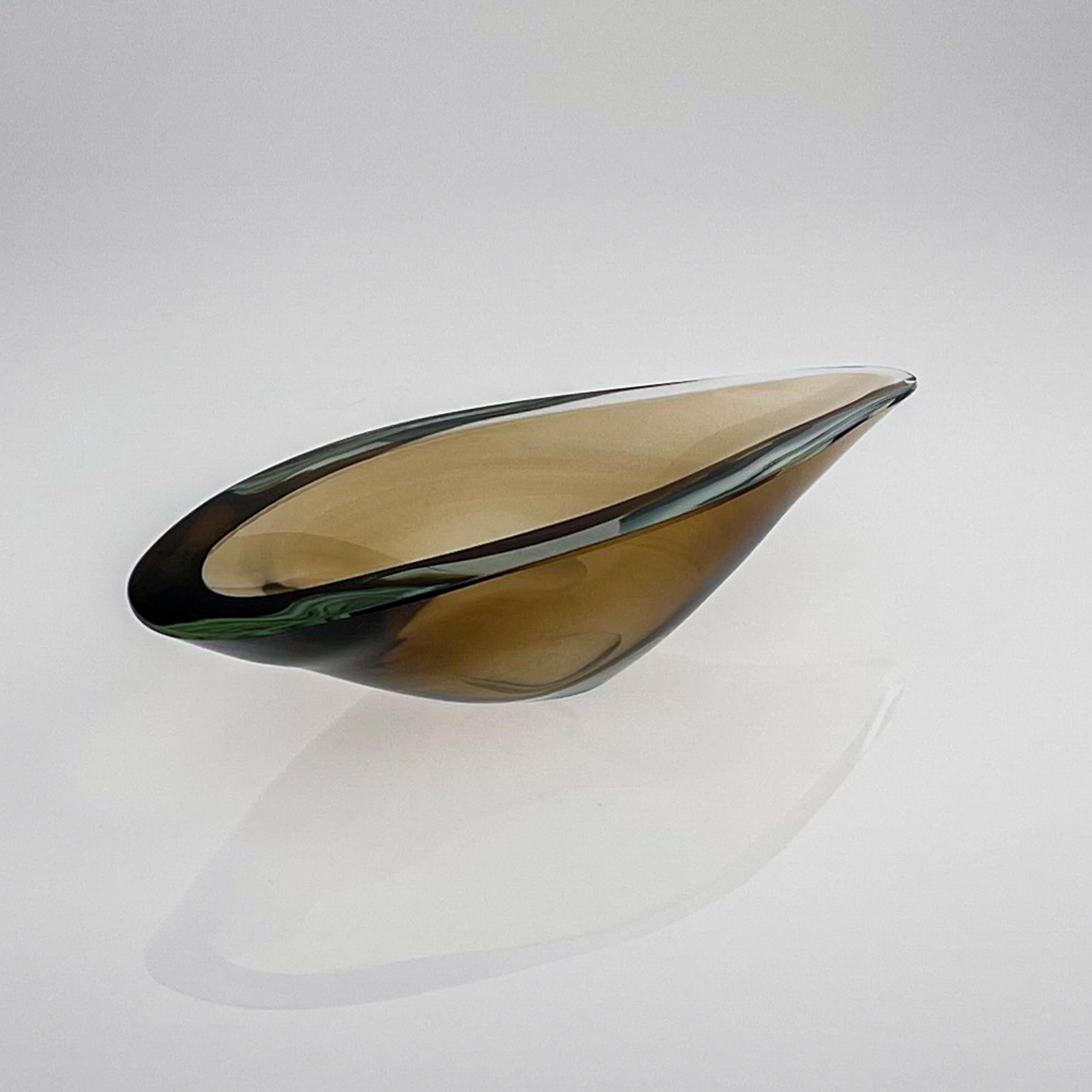 Mid Century Kaj Franck Glass Art Dish Willowleaf Brown Clear Handblown Finland For Sale 2