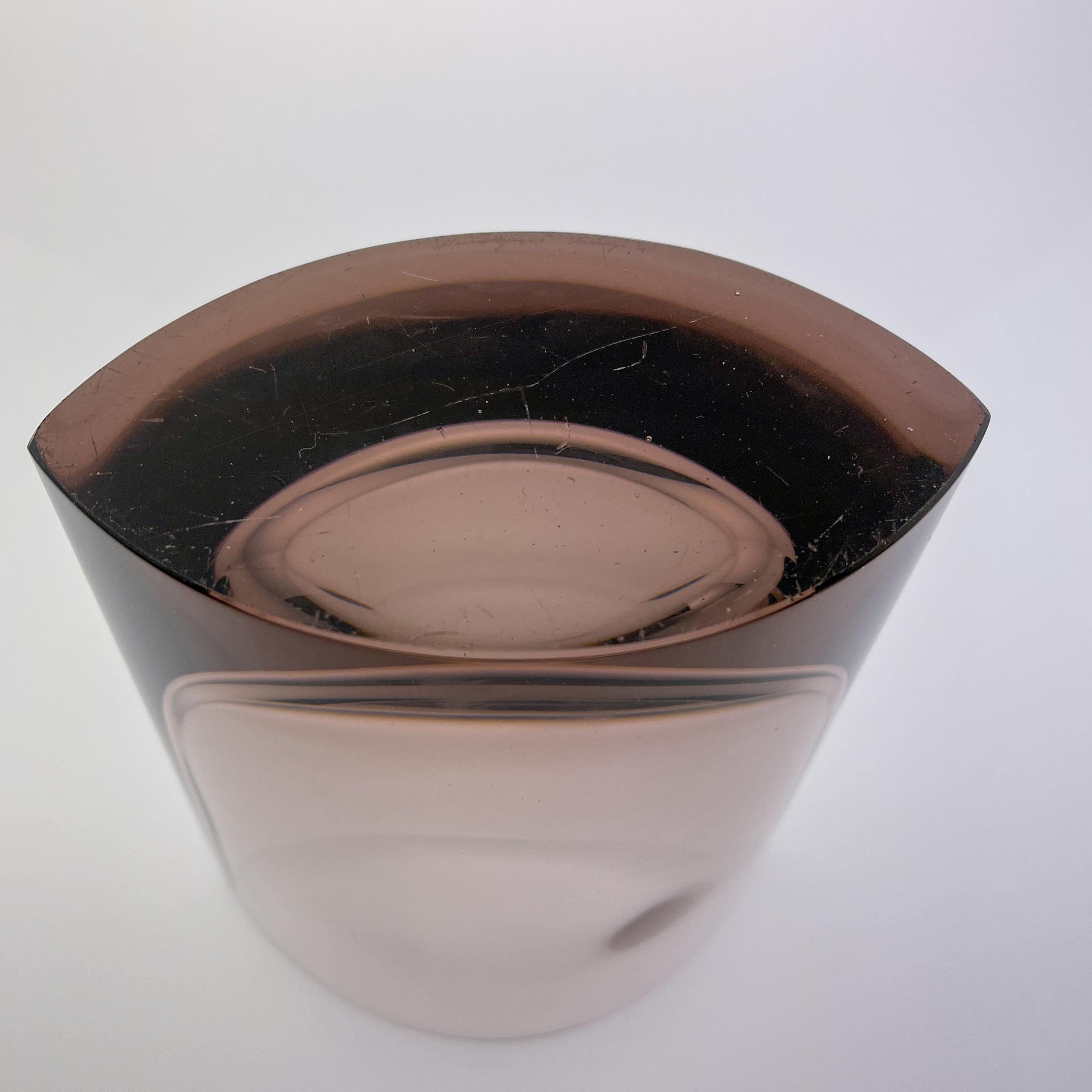Mid Century Kaj Franck Glass Art vase pink Handblown Finland 1967 For Sale 5