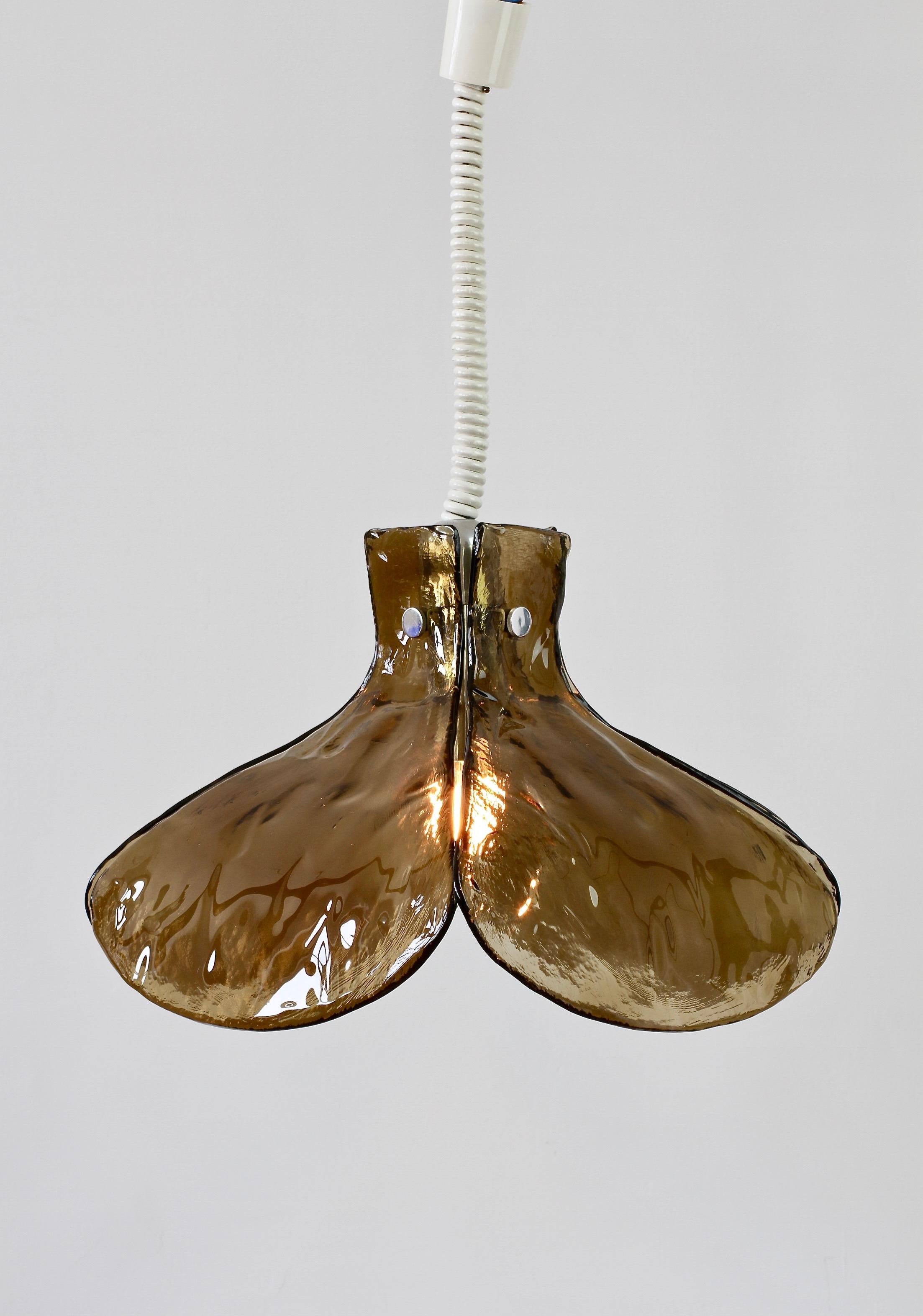 Mid-Century Modern Lampe à suspension Kalmar 'Flower' en verre Mazzega ton sur ton du milieu du siècle dernier, 1970 en vente