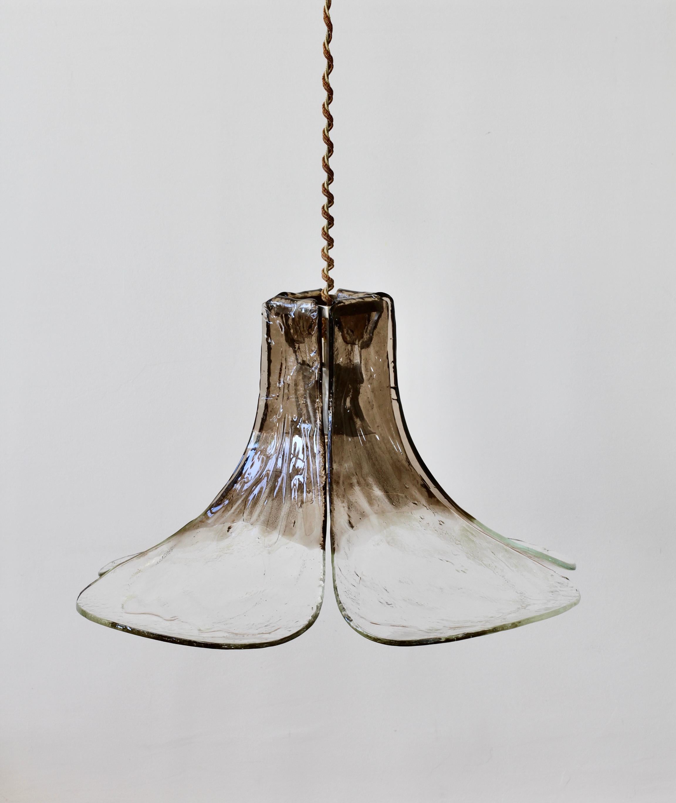 Verre Lampe pendante en verre de Murano Kalmar 'Flower' Petals Mazzega Mid-Century en vente