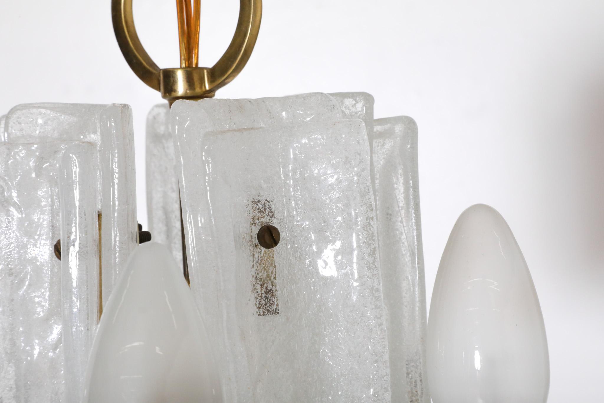 Lampada a sospensione di metà secolo in vetro e ottone Kalmar Slumped Ice in vendita 3