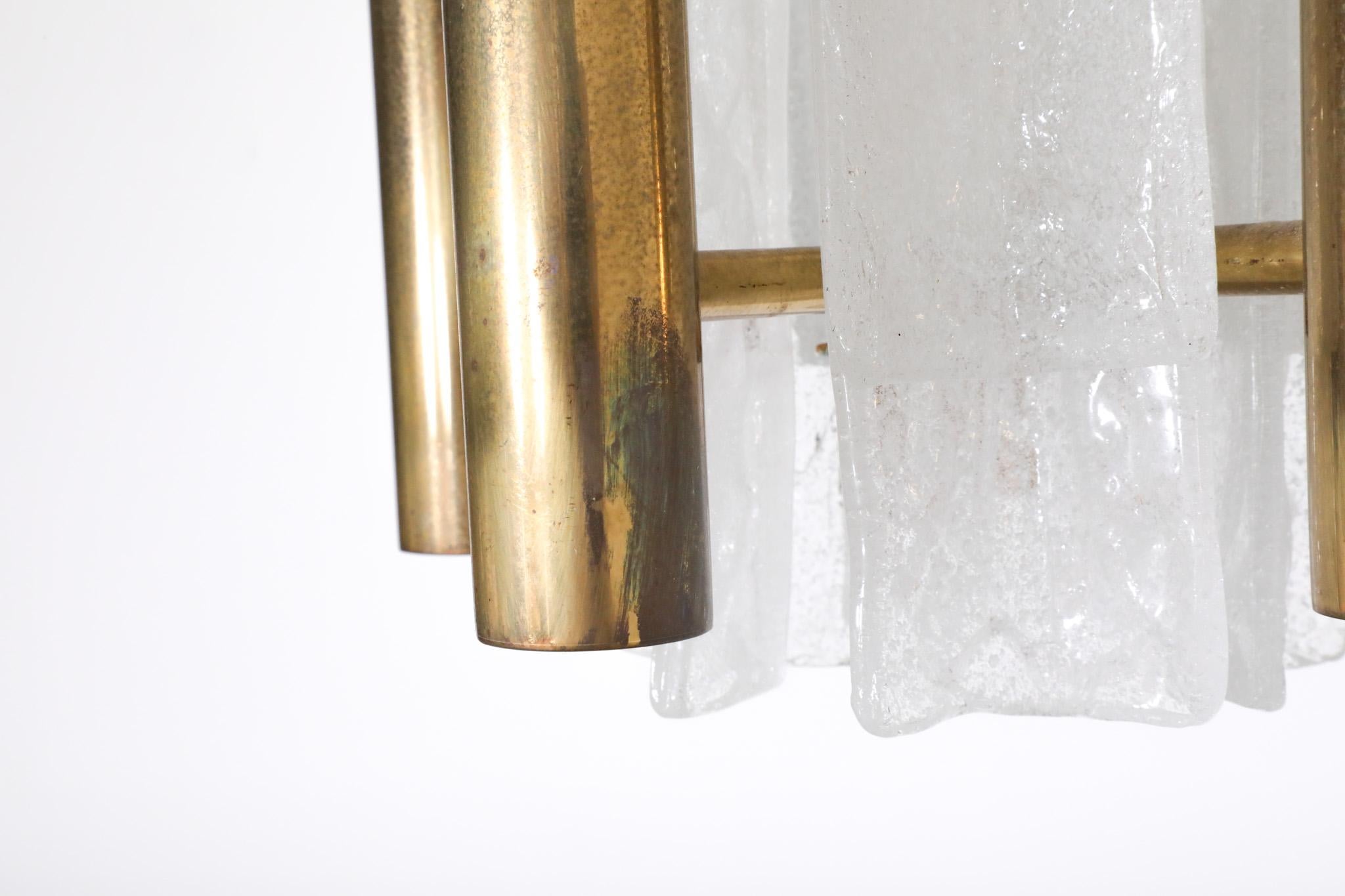 Lampada a sospensione di metà secolo in vetro e ottone Kalmar Slumped Ice in vendita 5
