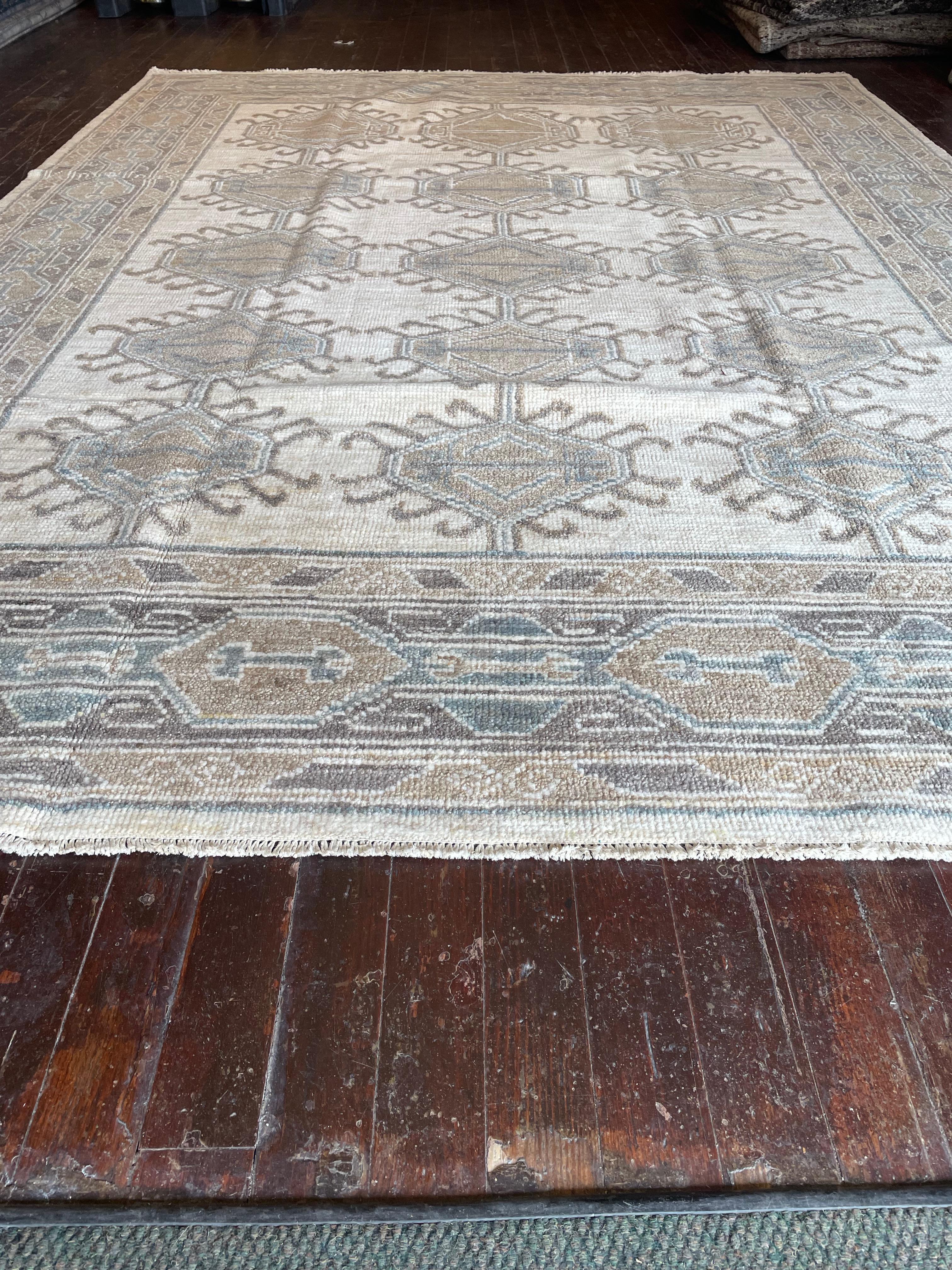 Step into a world of timeless beauty with this exquisite reproduction of a Kars rug, meticulously hand-knotted in Pakistan. Originally hailing from the Kars region in Eastern Anatolia, Turkey, Kars rugs are celebrated for their intricate geometric