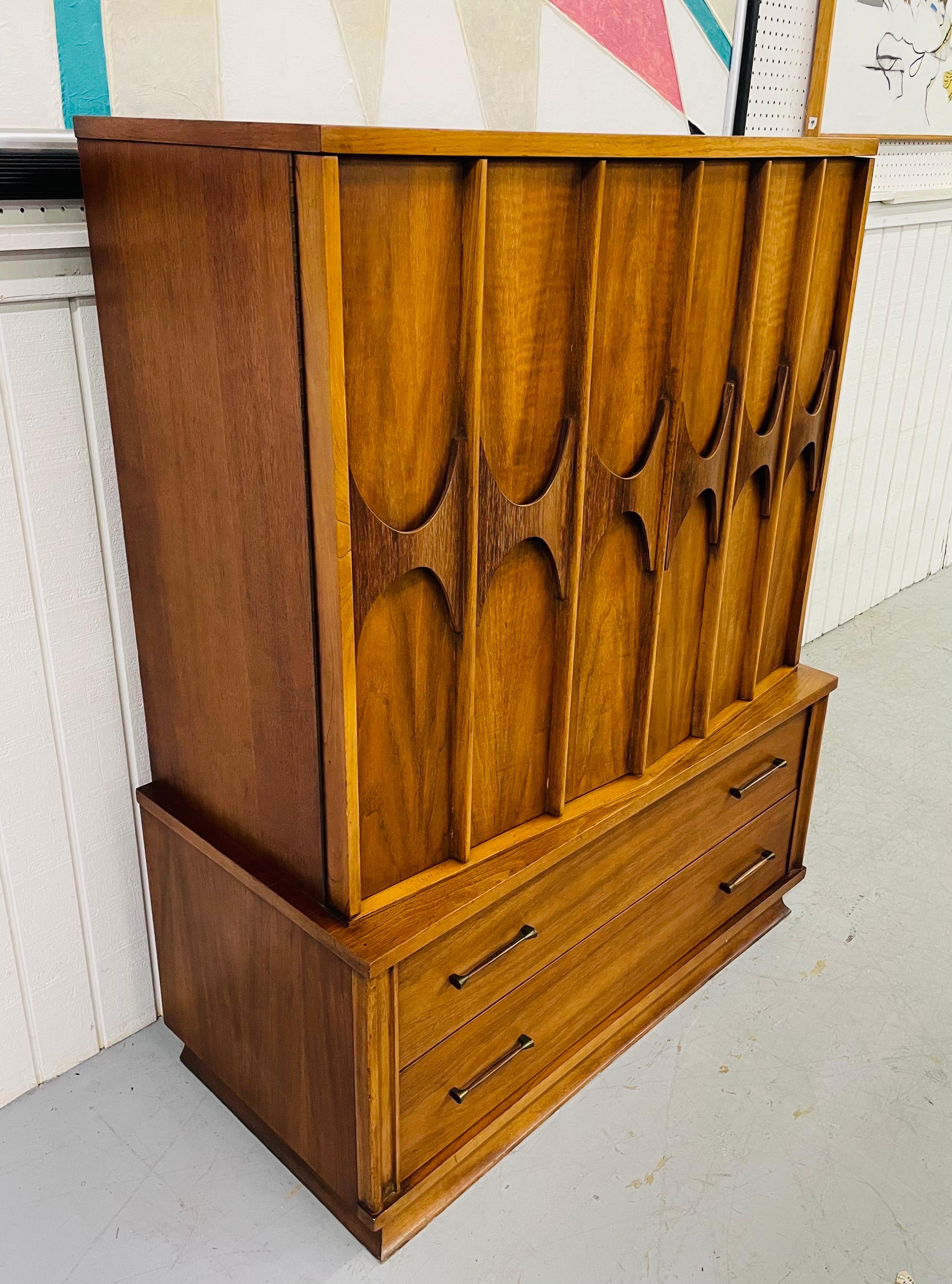 This listing is for a Mid-Century Kent Coffey Perspecta walnut dresser. Featuring two doors that open up to three drawers, two drawers will original pulls at the bottom, and a walnut finish.
