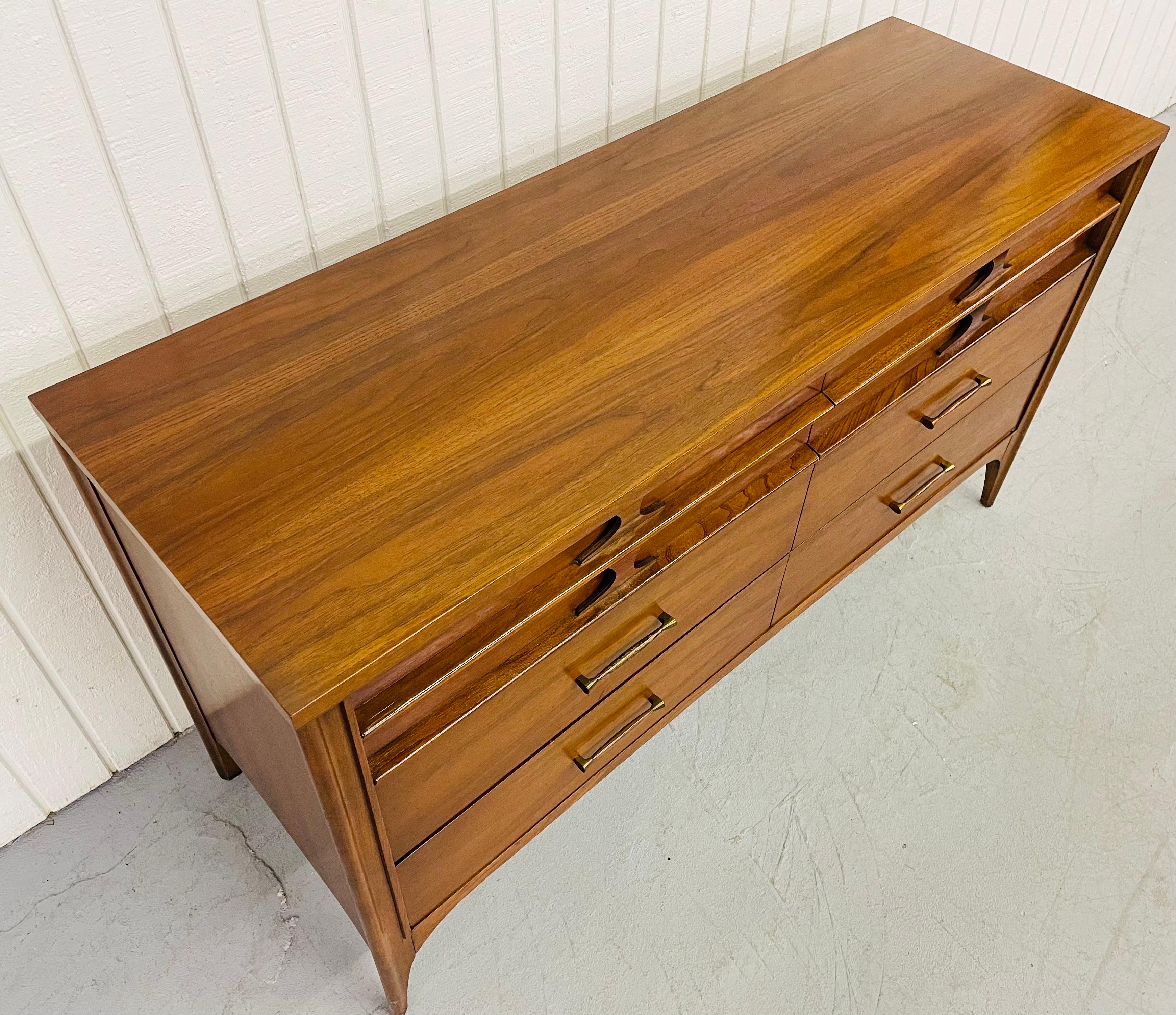 Mid-Century Kent Coffey Perspecta Walnut Dresser In Good Condition In Clarksboro, NJ