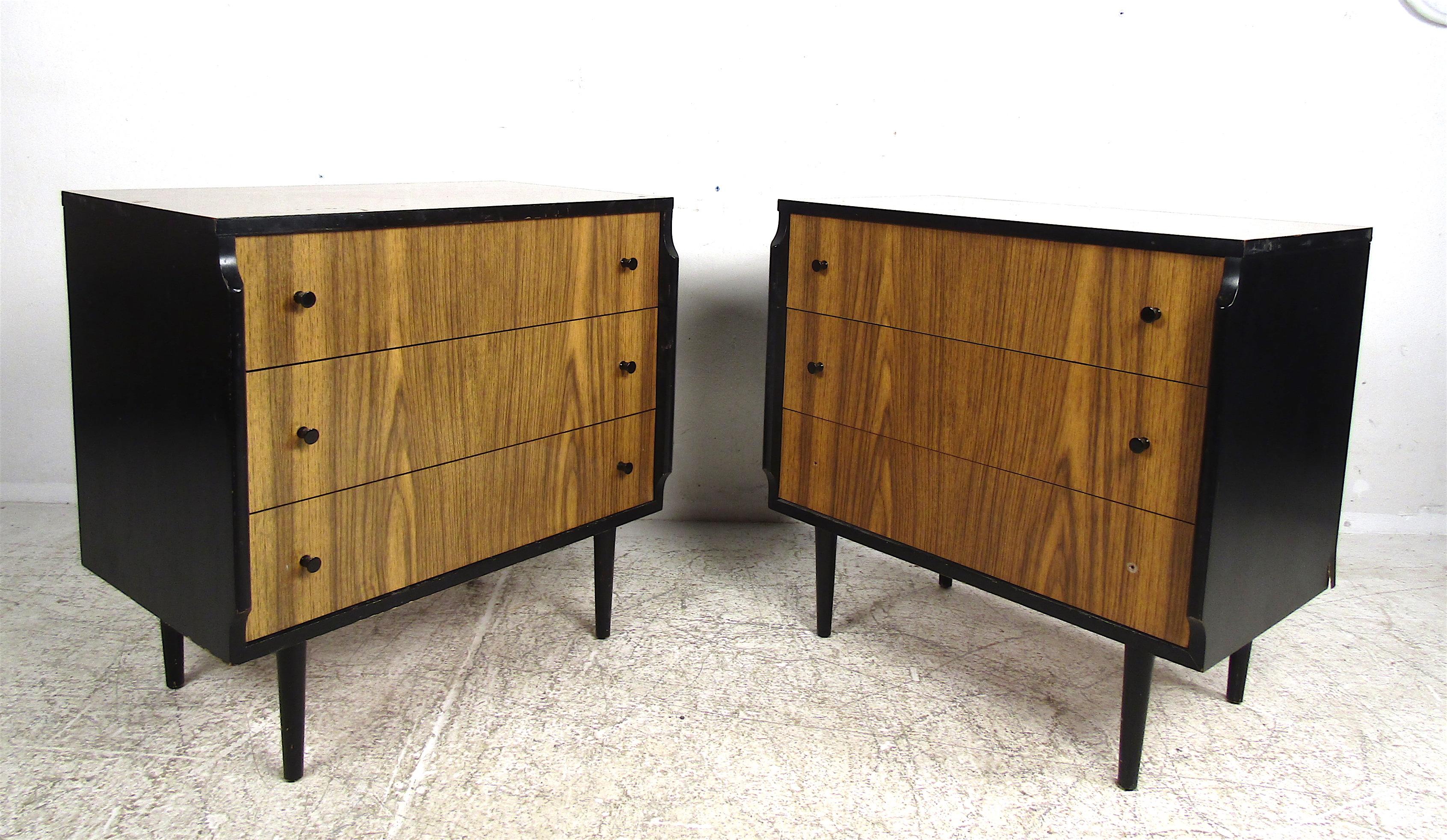 This wonderful vintage modern set features a headboard, desk, and two matching chests of drawers. A wild desk with an unusual shape and a spoked headboard adds to the allure. The pair of chests offer plenty of storage space within their three hefty