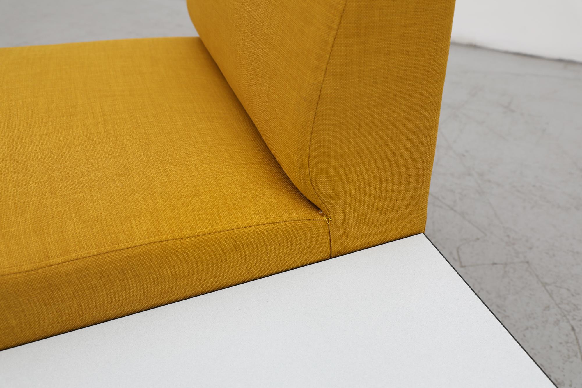 Silla Amarilla de Mitad de Siglo Estilo Kho Liang Ie con Mesa Conectada en venta 8