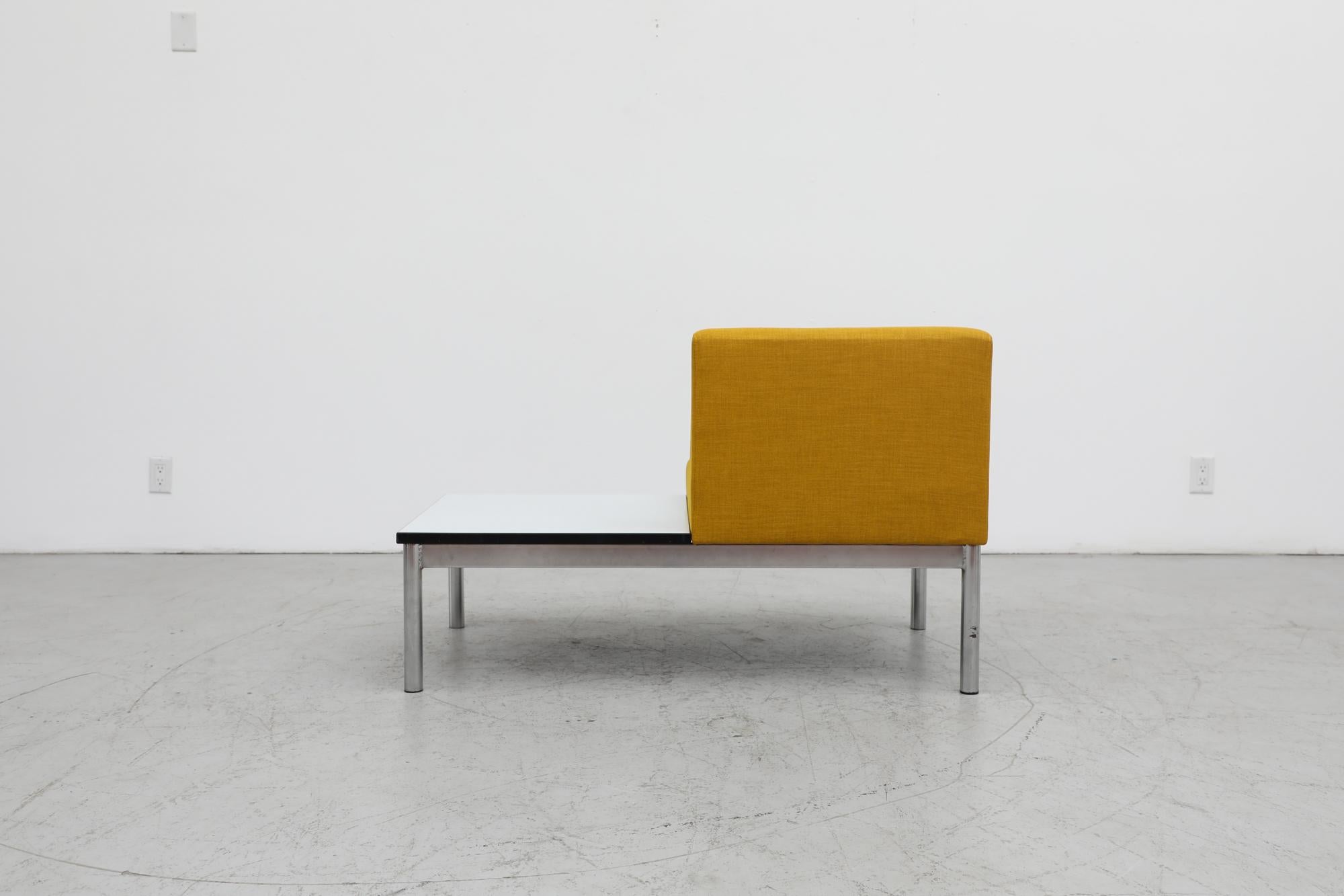 Silla Amarilla de Mitad de Siglo Estilo Kho Liang Ie con Mesa Conectada en venta 1