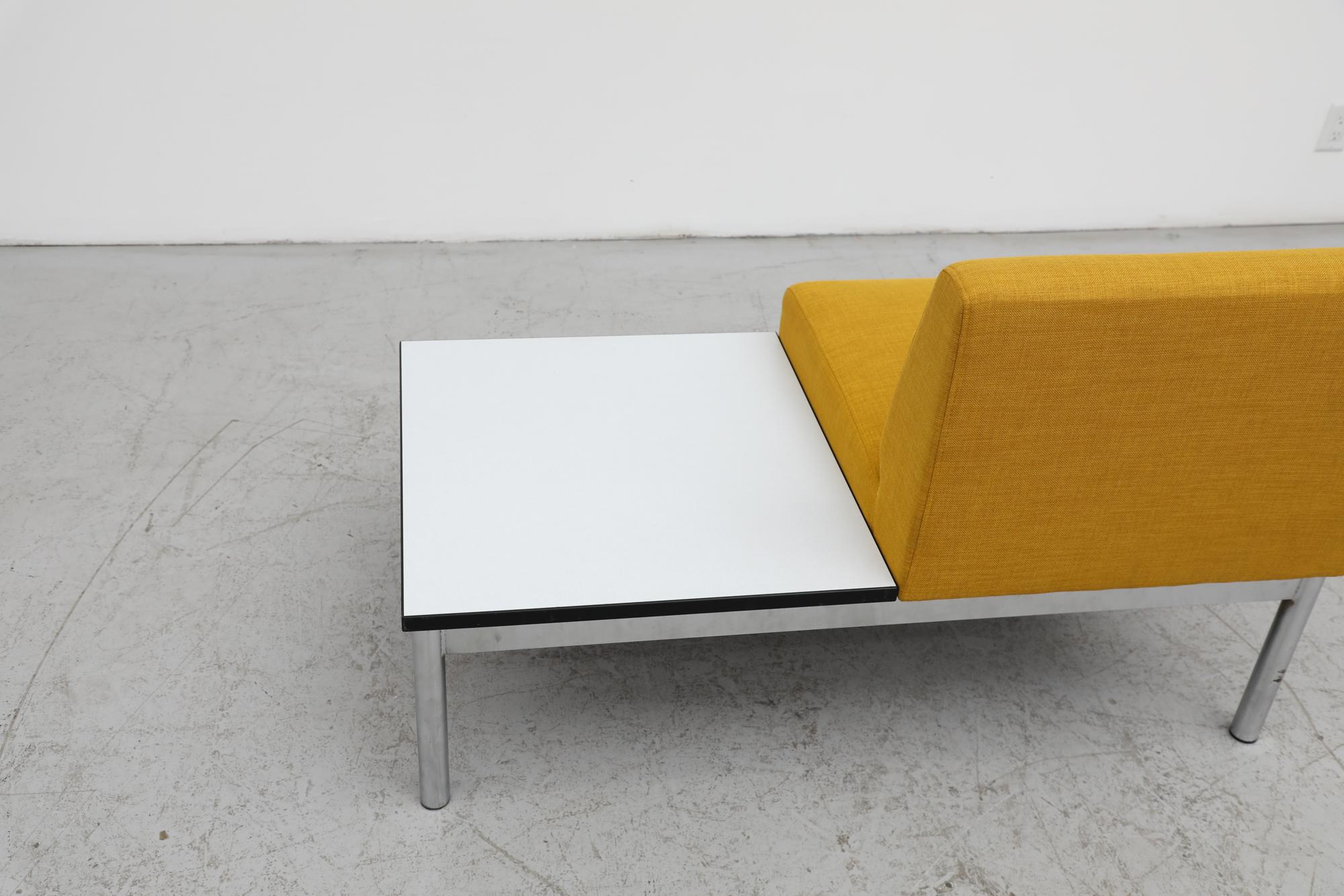 Silla Amarilla de Mitad de Siglo Estilo Kho Liang Ie con Mesa Conectada en venta 2