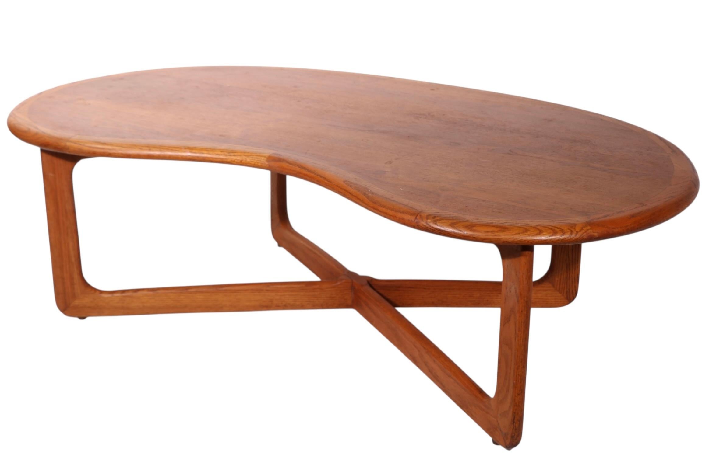 Mid Century Kidney Bean Top Coffee Table by Perception  Lane # 1166 54 For Sale 4