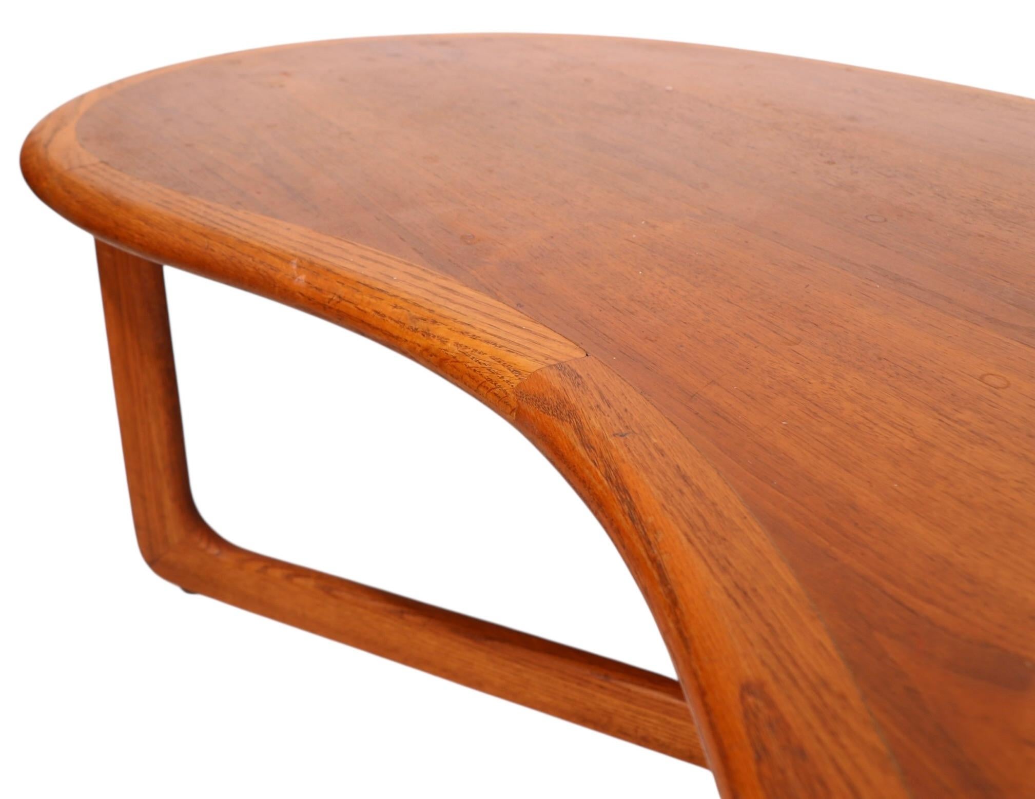 20th Century Mid Century Kidney Bean Top Coffee Table by Perception  Lane # 1166 54 For Sale