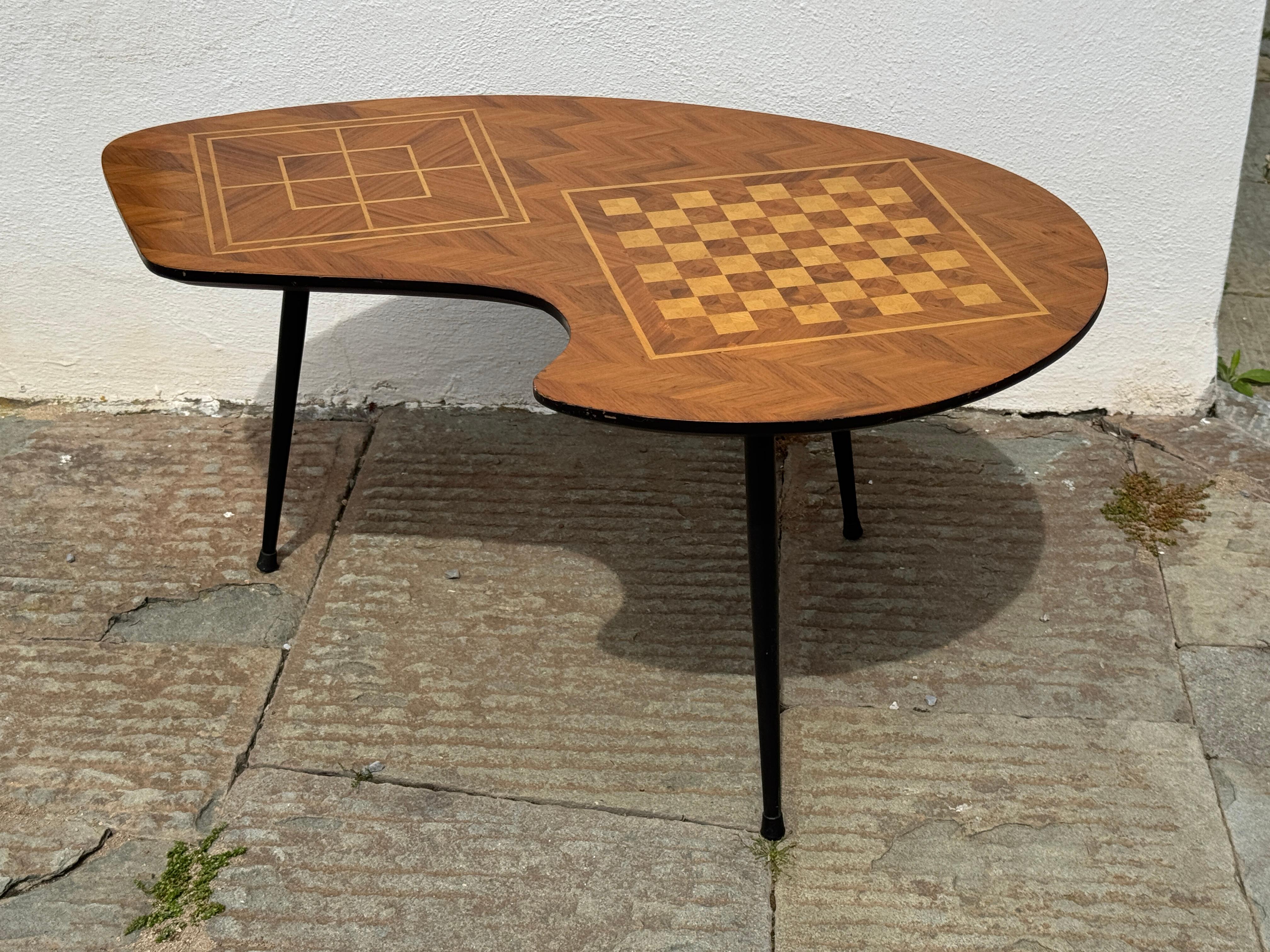 Nine Men's Morris-Beistelltisch, Schach und Schmiede, Mid-Century, Italien 1950er Jahre im Angebot 4