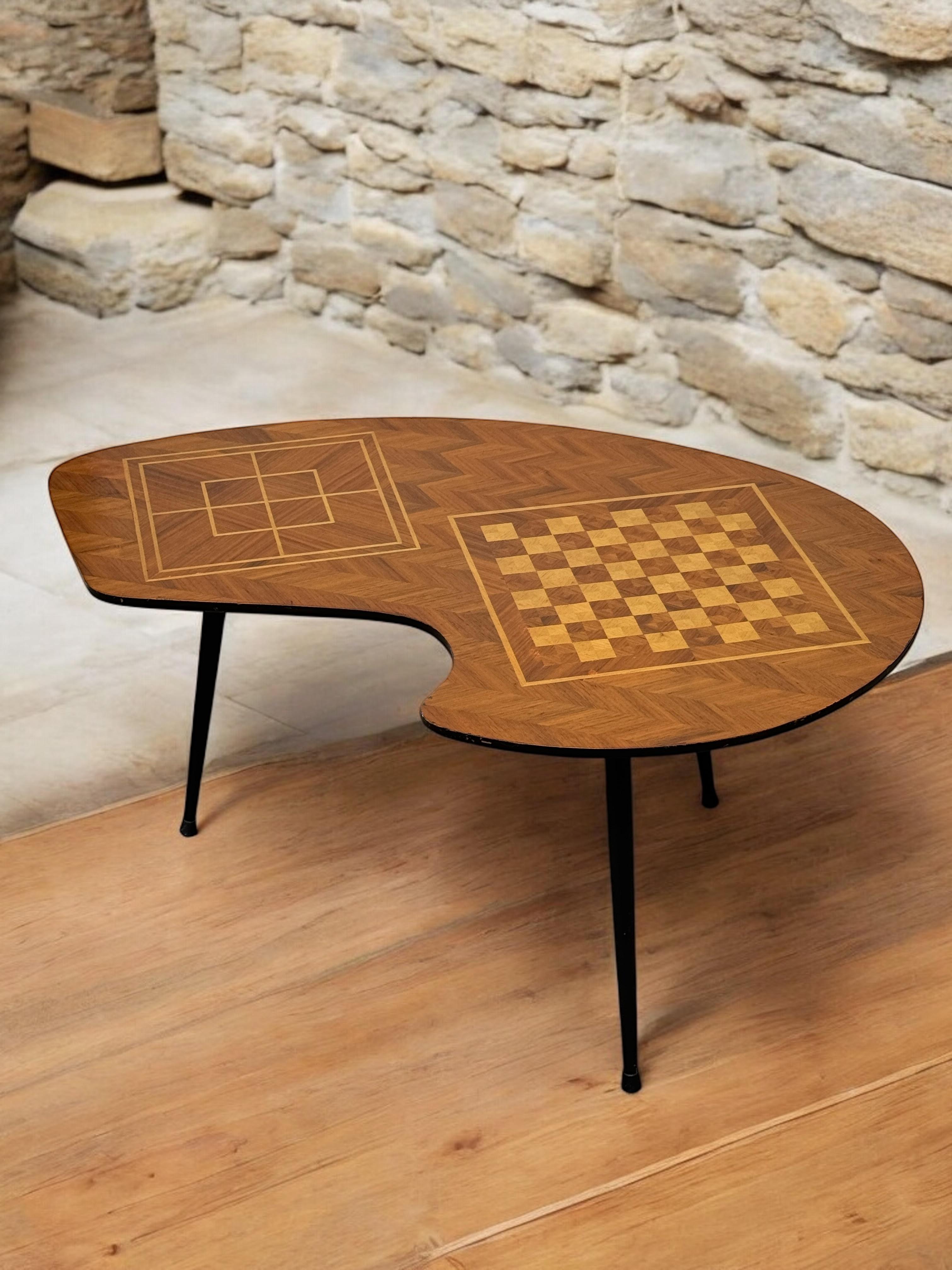 Nine Men's Morris-Beistelltisch, Schach und Schmiede, Mid-Century, Italien 1950er Jahre im Angebot 6
