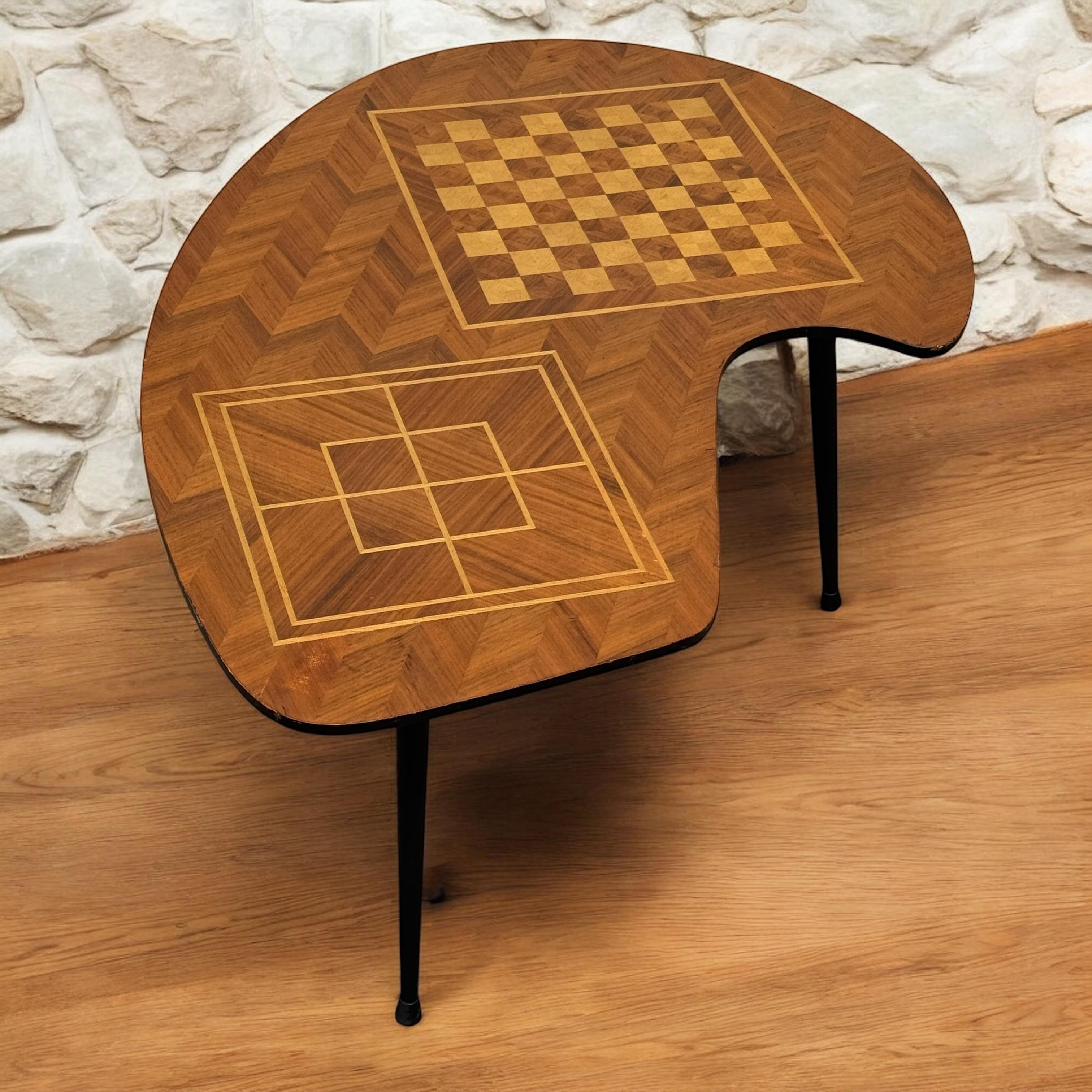 Nine Men's Morris-Beistelltisch, Schach und Schmiede, Mid-Century, Italien 1950er Jahre im Angebot 10