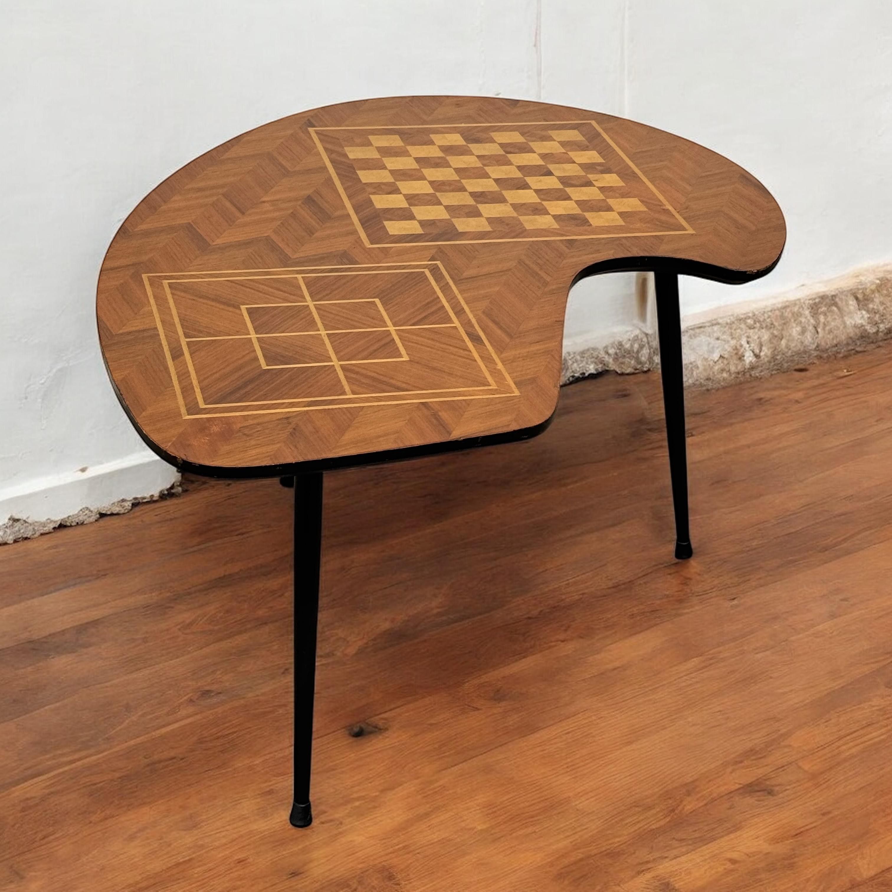 Nine Men's Morris-Beistelltisch, Schach und Schmiede, Mid-Century, Italien 1950er Jahre im Angebot 11