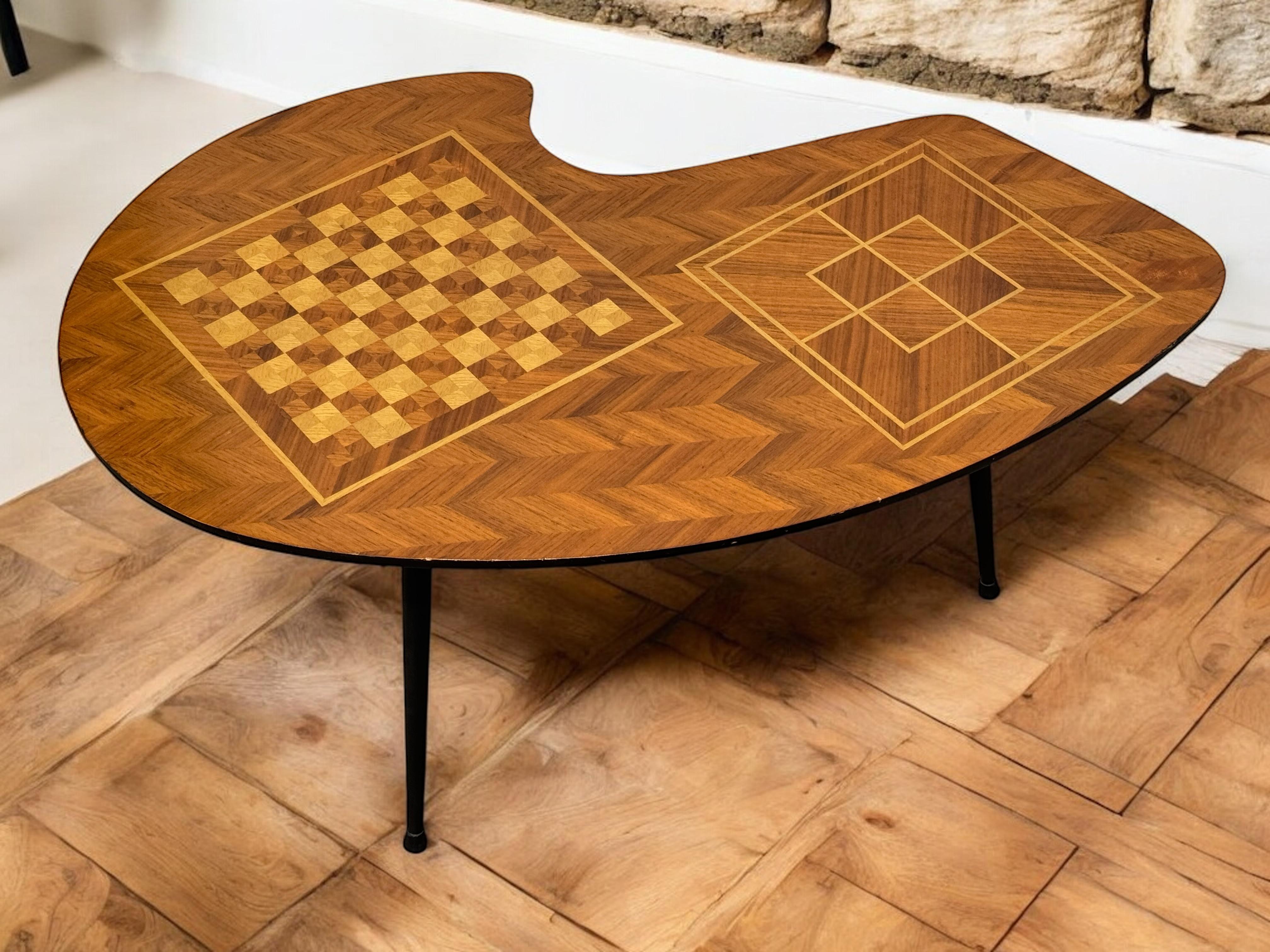 Nine Men's Morris-Beistelltisch, Schach und Schmiede, Mid-Century, Italien 1950er Jahre im Angebot 12