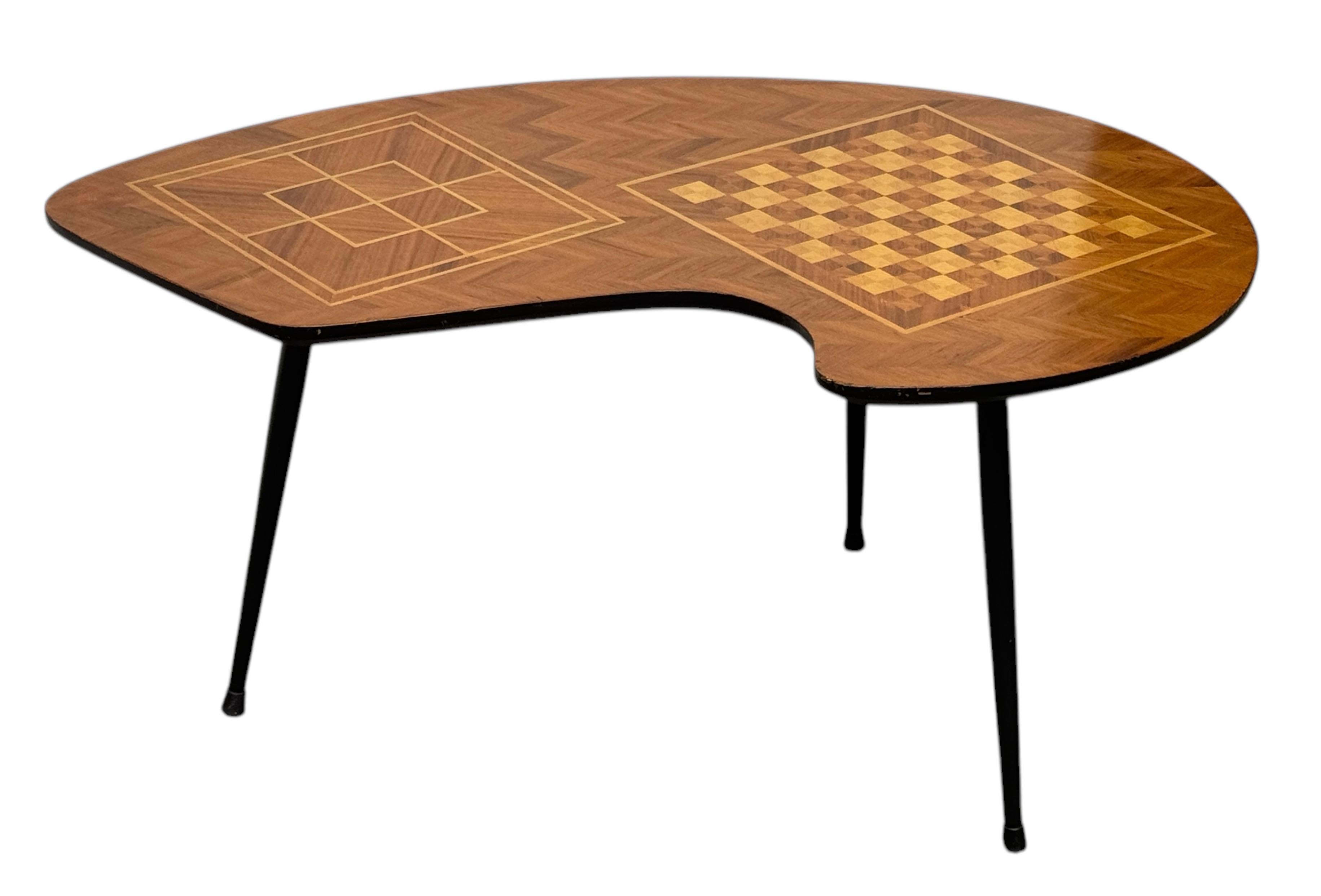 Nine Men's Morris-Beistelltisch, Schach und Schmiede, Mid-Century, Italien 1950er Jahre (Moderne der Mitte des Jahrhunderts) im Angebot