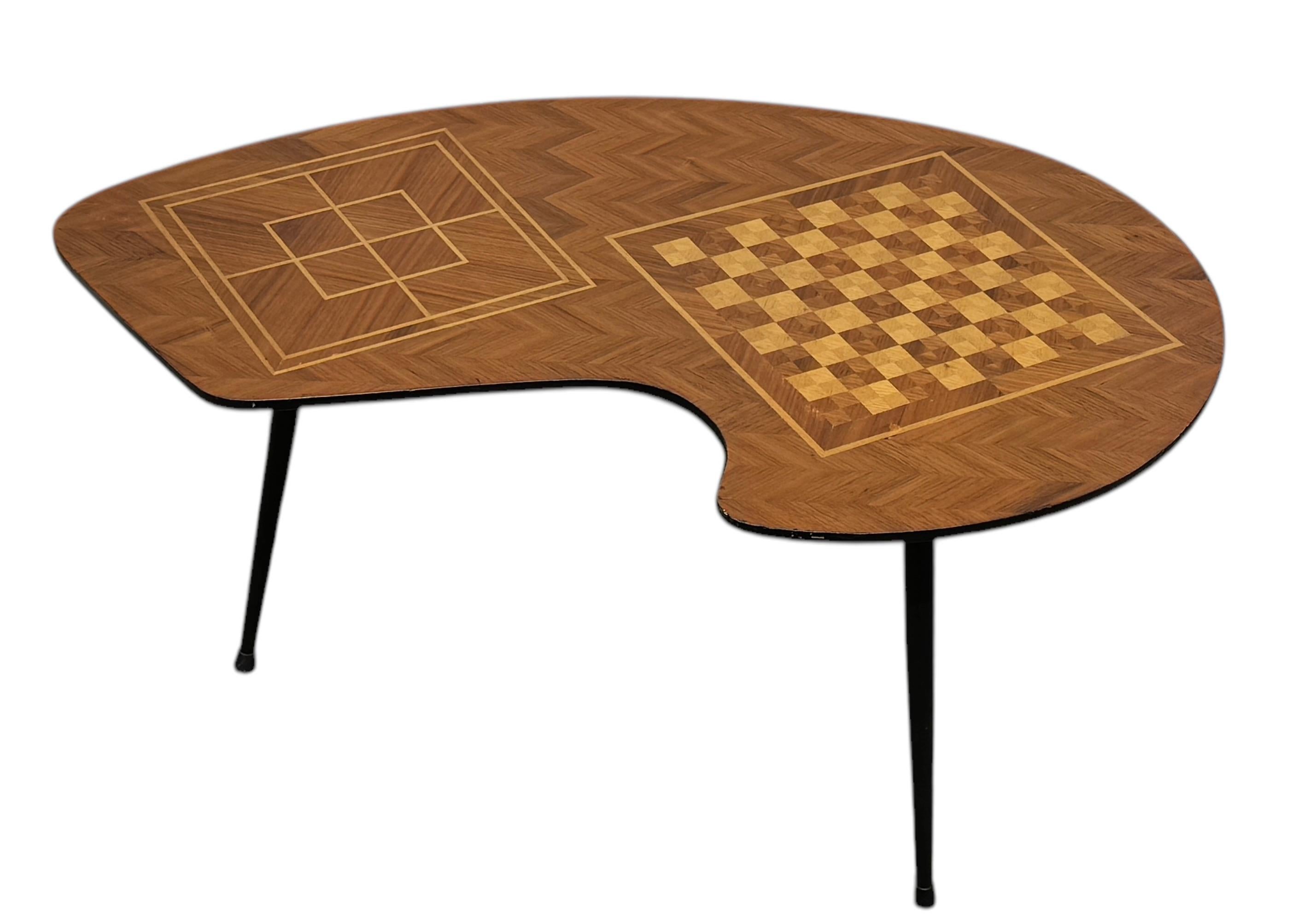 Nine Men's Morris-Beistelltisch, Schach und Schmiede, Mid-Century, Italien 1950er Jahre (Vergoldet) im Angebot