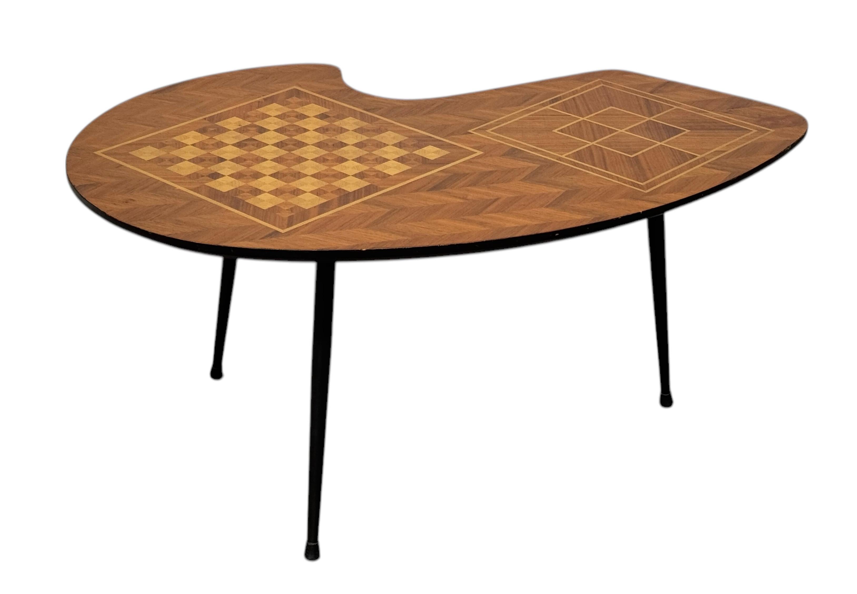 Nine Men's Morris-Beistelltisch, Schach und Schmiede, Mid-Century, Italien 1950er Jahre im Zustand „Gut“ im Angebot in Nuernberg, DE