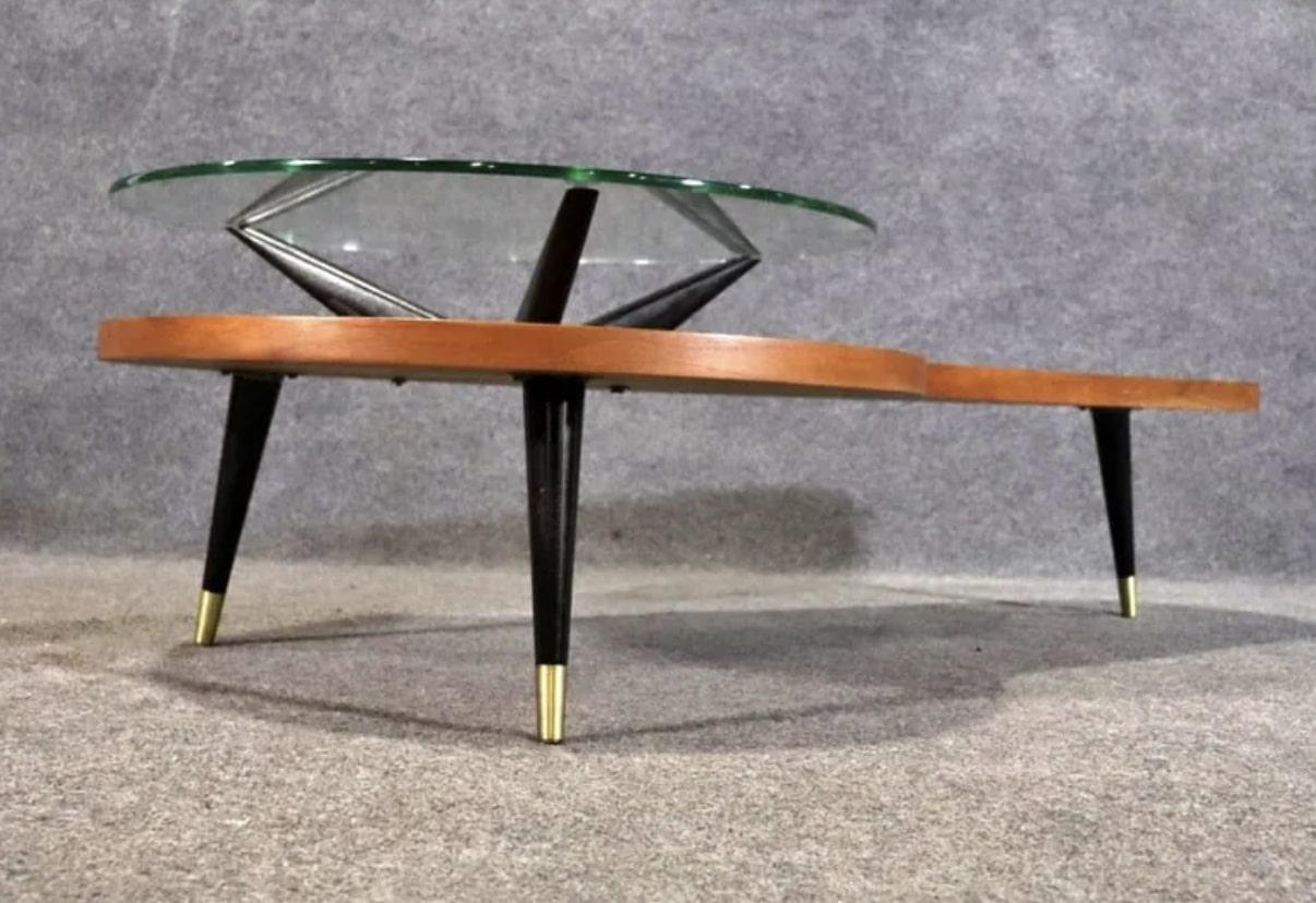 Mid-Century Modern Table basse réniforme du milieu du siècle en vente