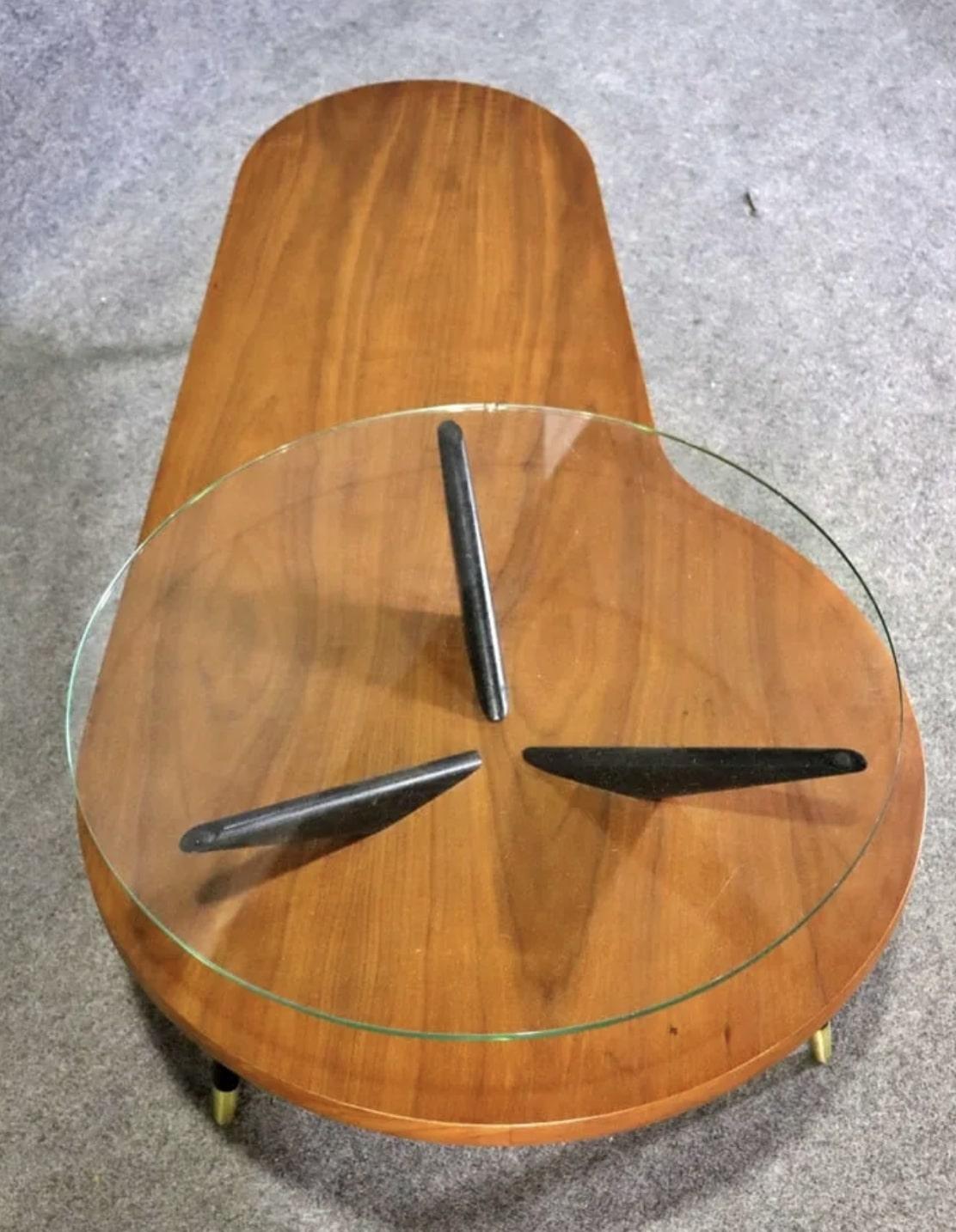 Table basse réniforme du milieu du siècle en vente 3