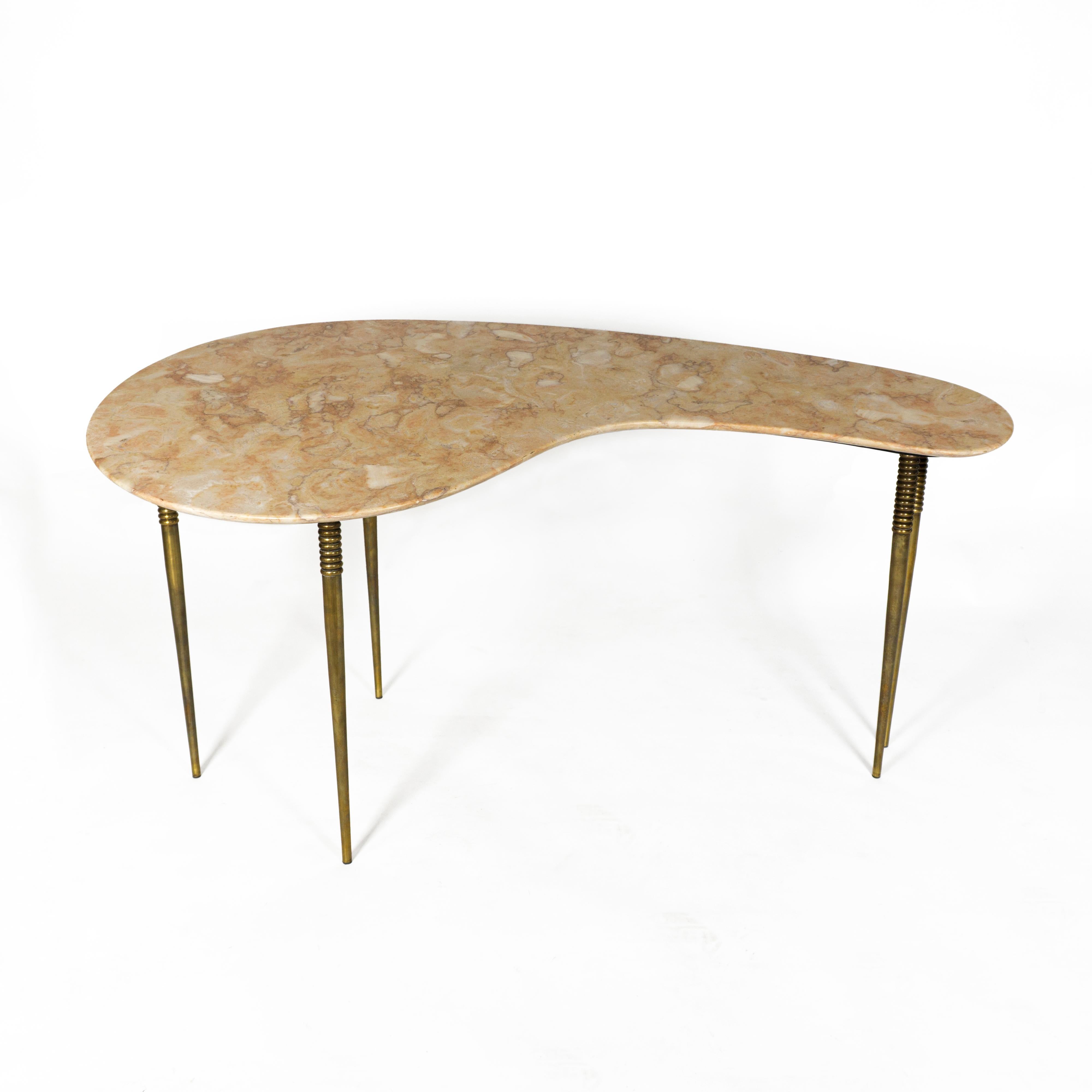 Stunning Italian organic shaped coffee table with marble top and tapered brass legs from the 1950s.
The kidney bean shaped marble top sits on a black steel base. The brass legs are attached to the base with screws. The legs consist of two parts and