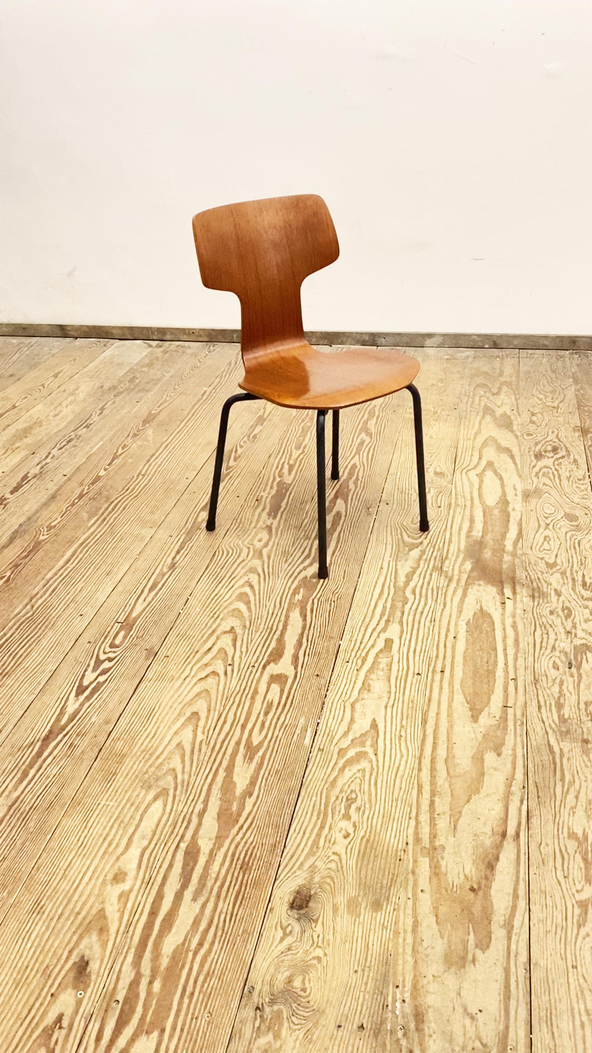 Kinderstuhl aus der Mitte des Jahrhunderts, Modell 3123 von Arne Jacobsen für Fritz Hansen, Dänemark im Angebot 2