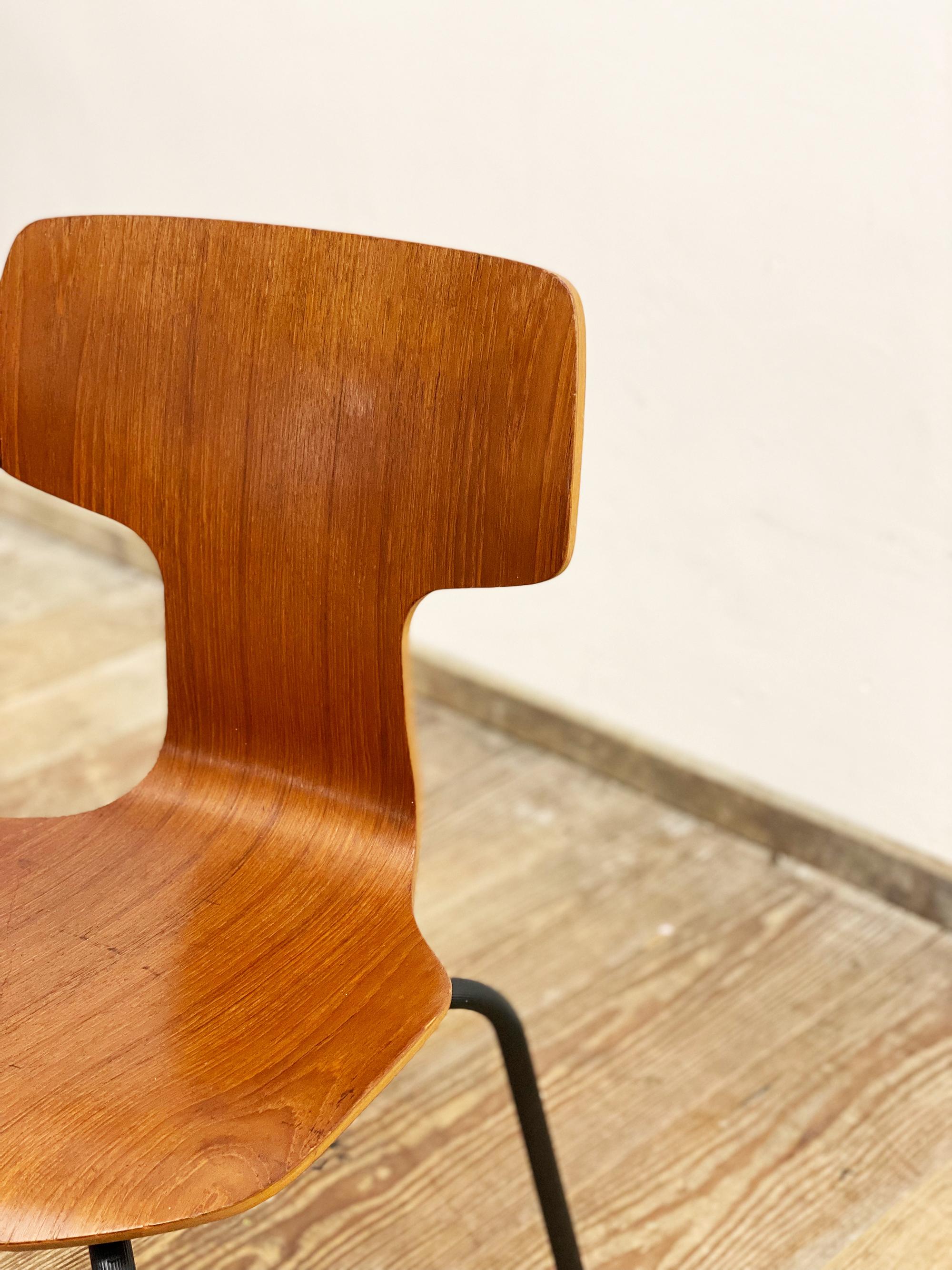 Kinderstuhl aus der Mitte des Jahrhunderts, Modell 3123 von Arne Jacobsen für Fritz Hansen, Dänemark im Angebot 6