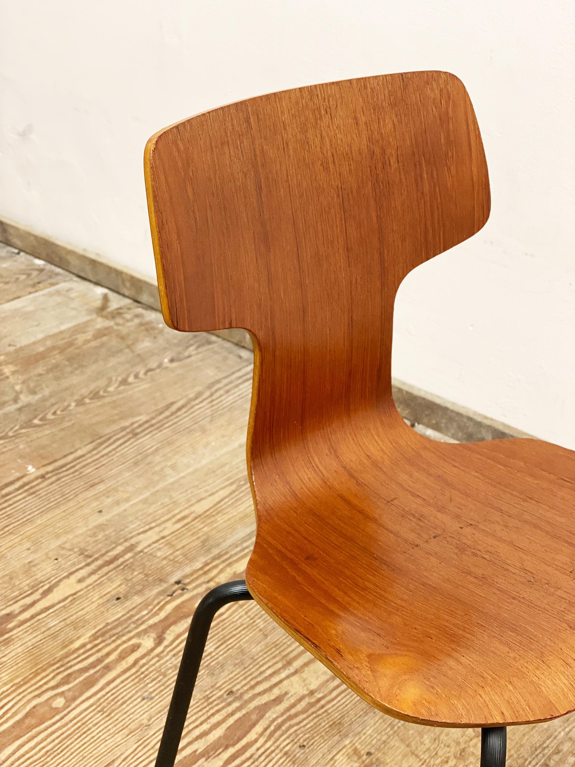 Kinderstuhl aus der Mitte des Jahrhunderts, Modell 3123 von Arne Jacobsen für Fritz Hansen, Dänemark im Angebot 8