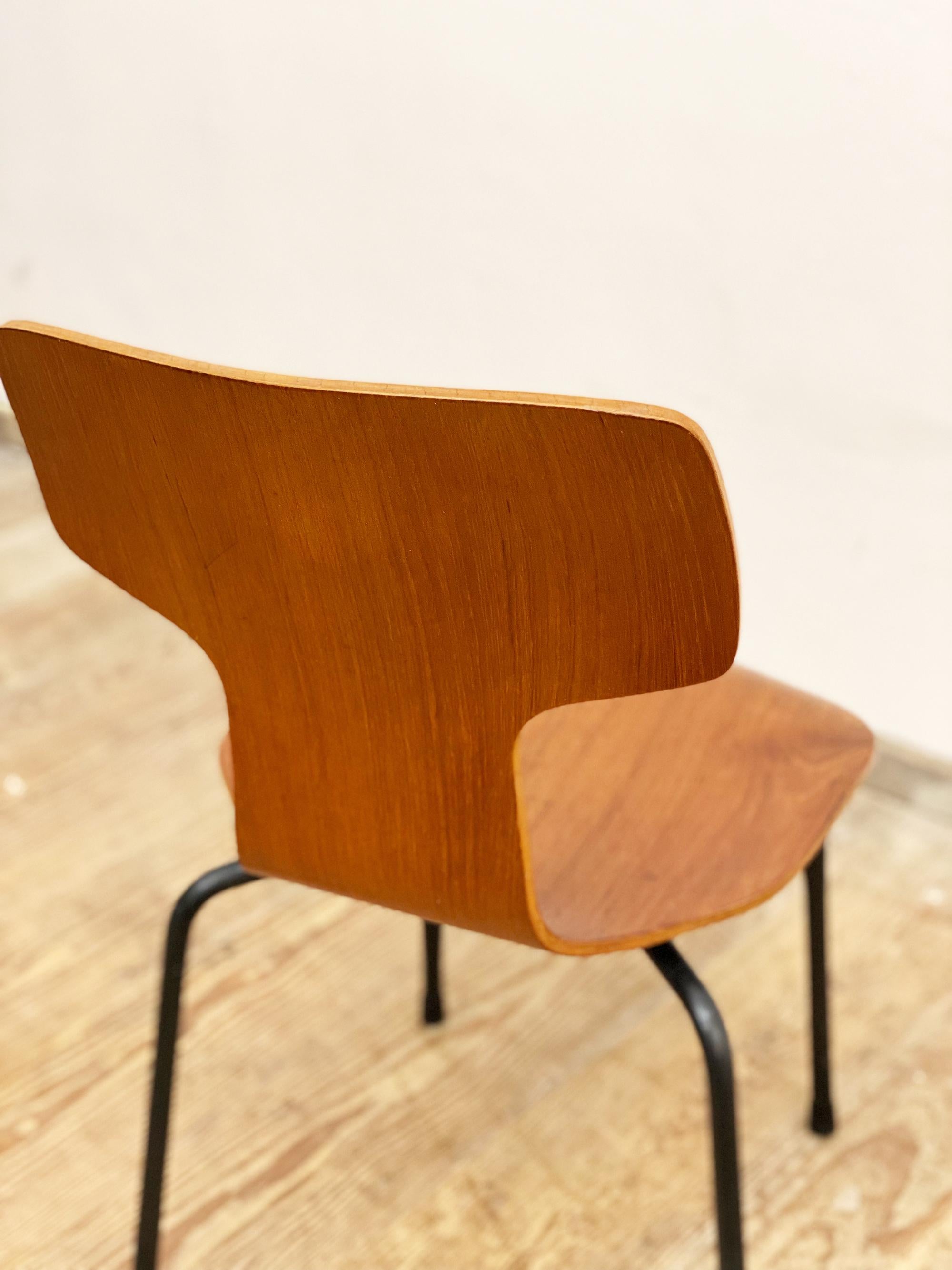 Kinderstuhl aus der Mitte des Jahrhunderts, Modell 3123 von Arne Jacobsen für Fritz Hansen, Dänemark im Angebot 9