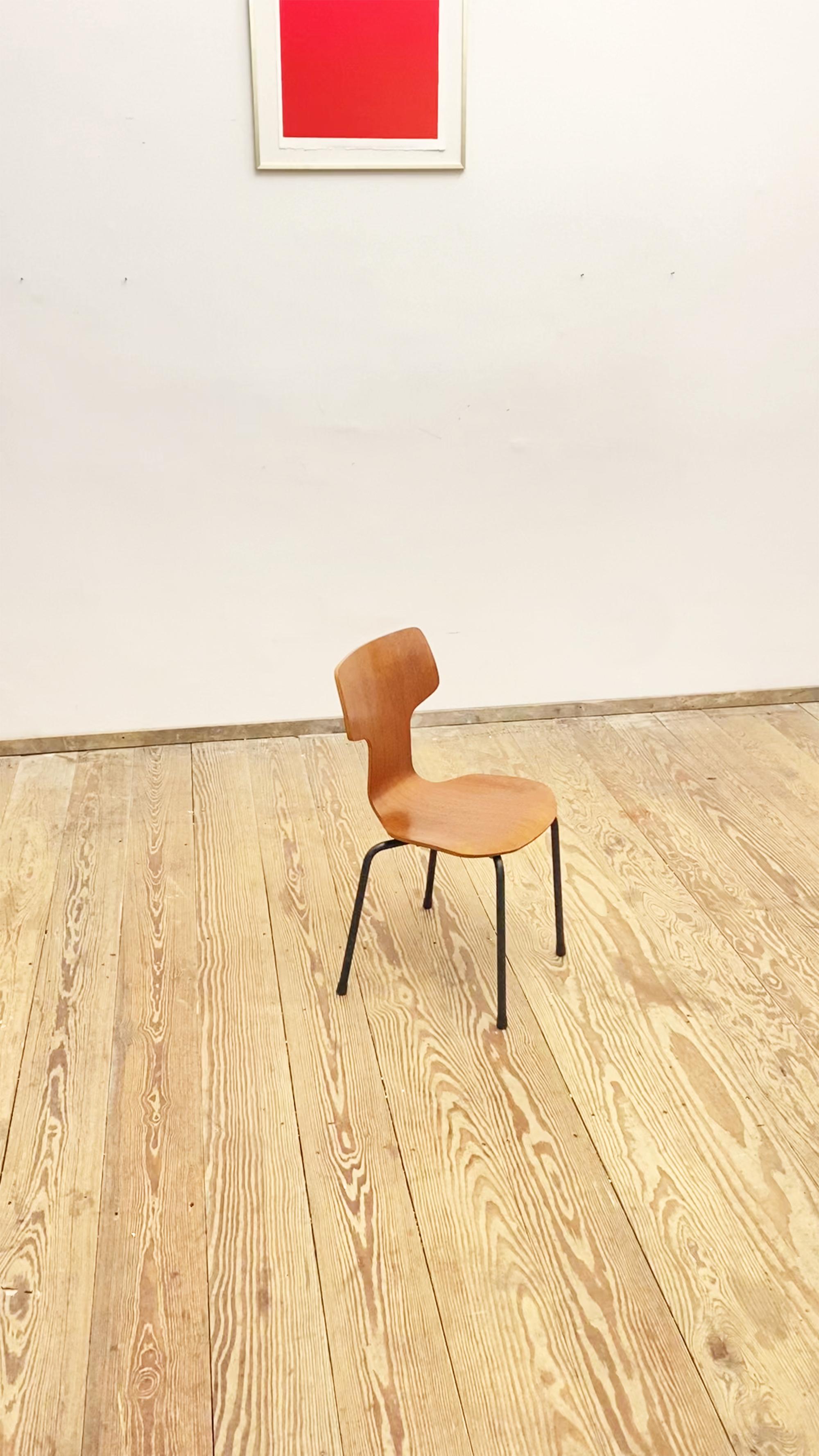 Kinderstuhl aus der Mitte des Jahrhunderts, Modell 3123 von Arne Jacobsen für Fritz Hansen, Dänemark (Teakholz) im Angebot