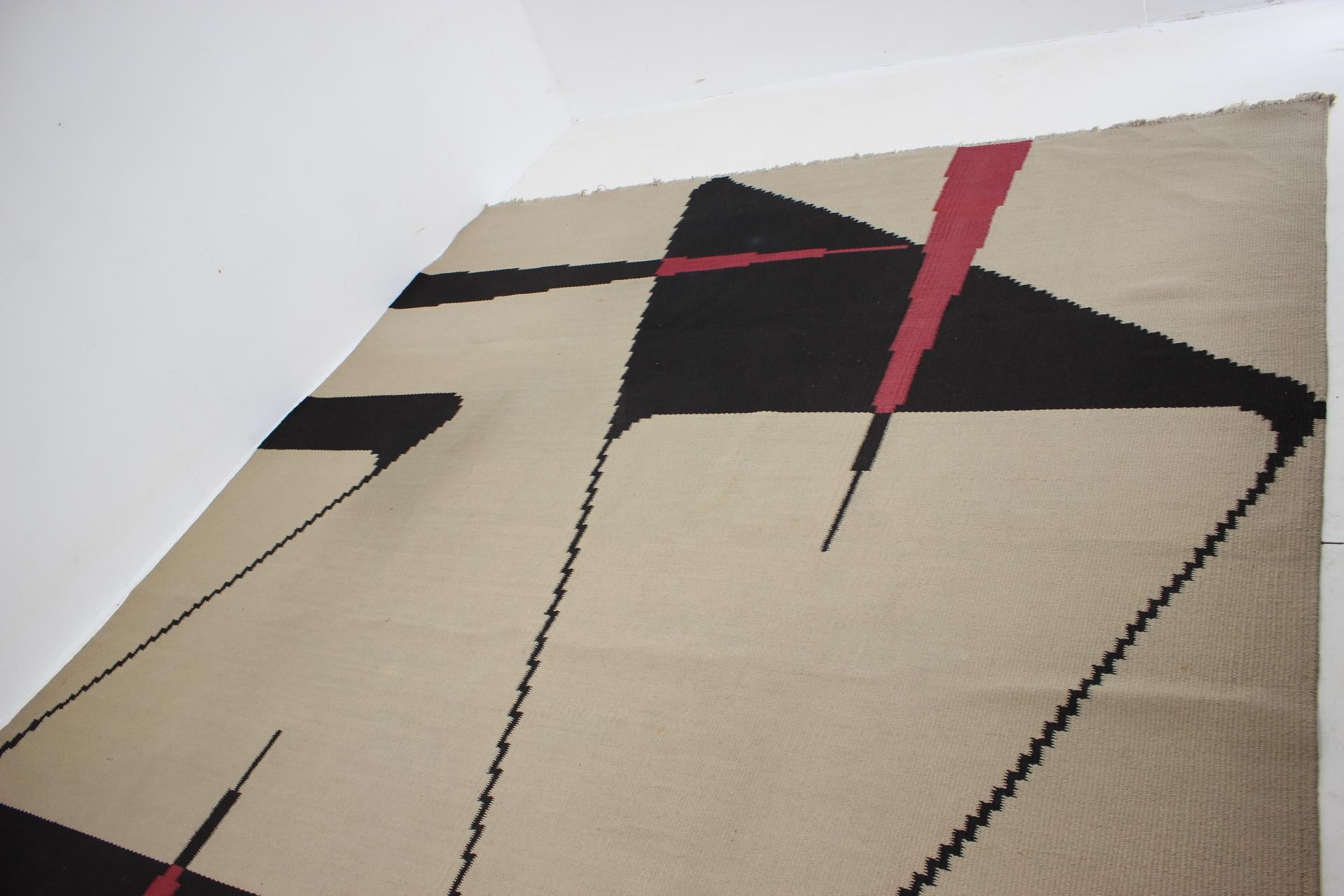 Midcentury Kilim Abstract Design Geometric Rug / Carpet, 1960s In Good Condition For Sale In Praha, CZ