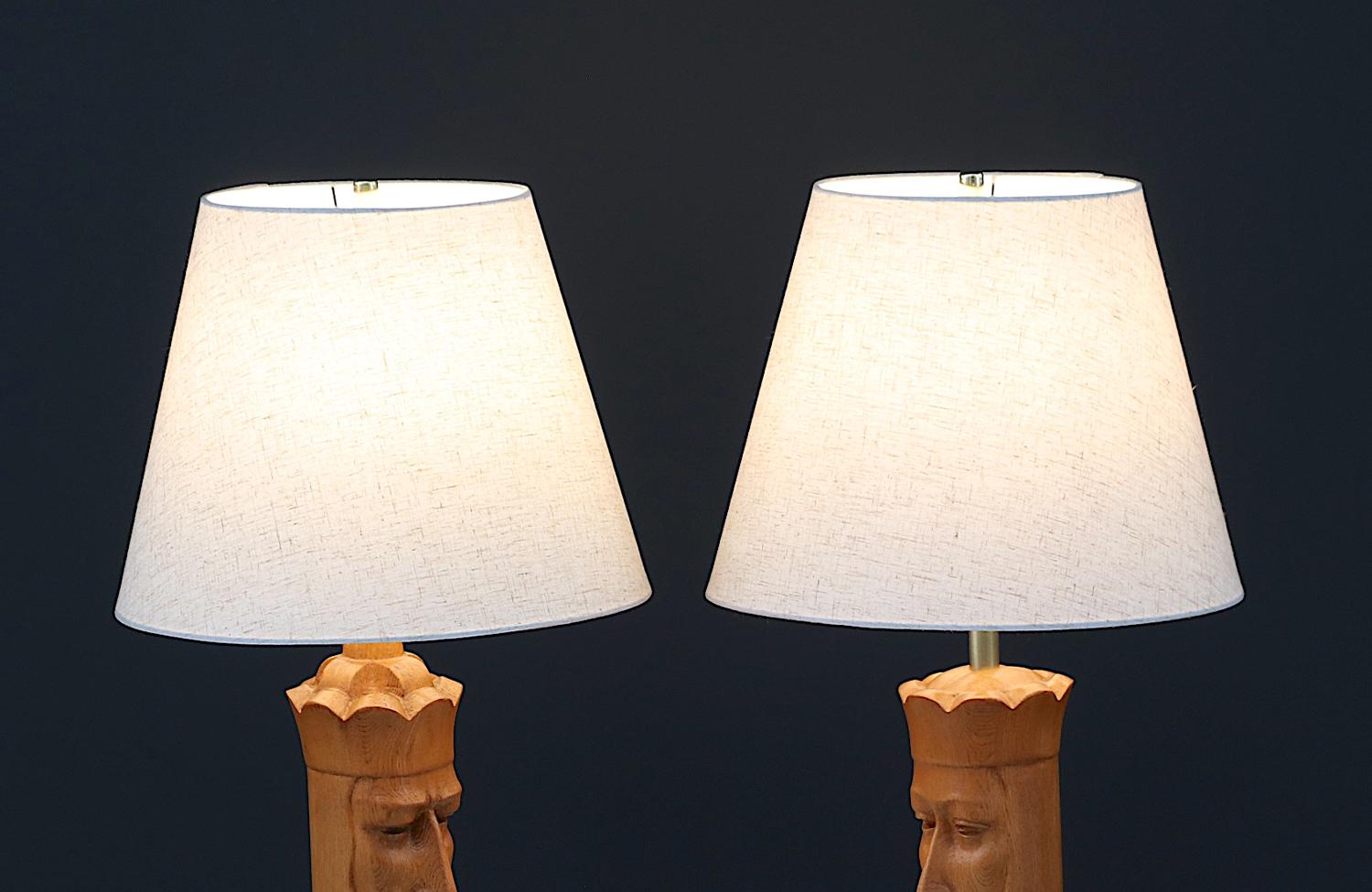 Lámparas de mesa de piezas de ajedrez King & Queen de mediados de siglo, de Lighthouse Co. Estadounidense en venta